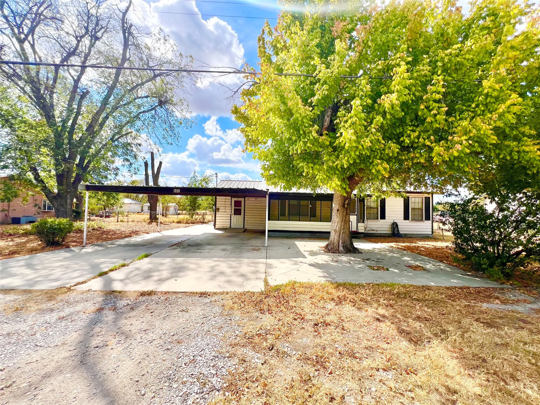 Single Family Residence For Sale in Brown County , 502 N Sixth Street, Bangs, Texas 76823, 3 Bedroom, 2 Bathroom, Garage spaces, 1,230 Sqft, built in 0, mls#21391416, Real Estate Agent in Bangs, Homes For Sale in Brown county, Homes For Sale in Bangs, Realtor in Bangs Texas, Real Estate Brokerage Independent Realty Texas, Luminita Cordes Realtor