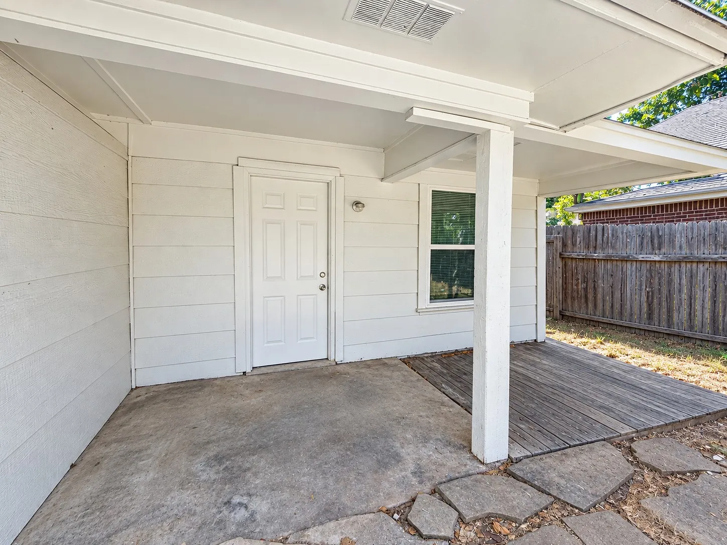Single Family Residence For Rent in Collin County , 1613 N College Street, Mc Kinney, Texas 75069, 2 Bedroom, 1 Bathroom, Garage spaces, 1,696 Sqft, built in 1980, mls#21391470, Real Estate Agent in Mc Kinney, Homes For Rent in Collin county, Homes For Rent in Mc Kinney, Realtor in Mc Kinney Texas, Real Estate Brokerage Independent Realty Texas, Luminita Cordes Realtor