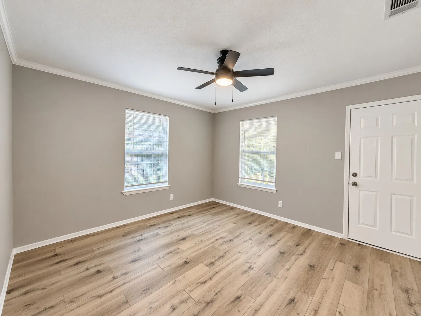Single Family Residence For Rent in Collin County , 1613 N College Street, Mc Kinney, Texas 75069, 2 Bedroom, 1 Bathroom, Garage spaces, 1,696 Sqft, built in 1980, mls#21391470, Real Estate Agent in Mc Kinney, Homes For Rent in Collin county, Homes For Rent in Mc Kinney, Realtor in Mc Kinney Texas, Real Estate Brokerage Independent Realty Texas, Luminita Cordes Realtor