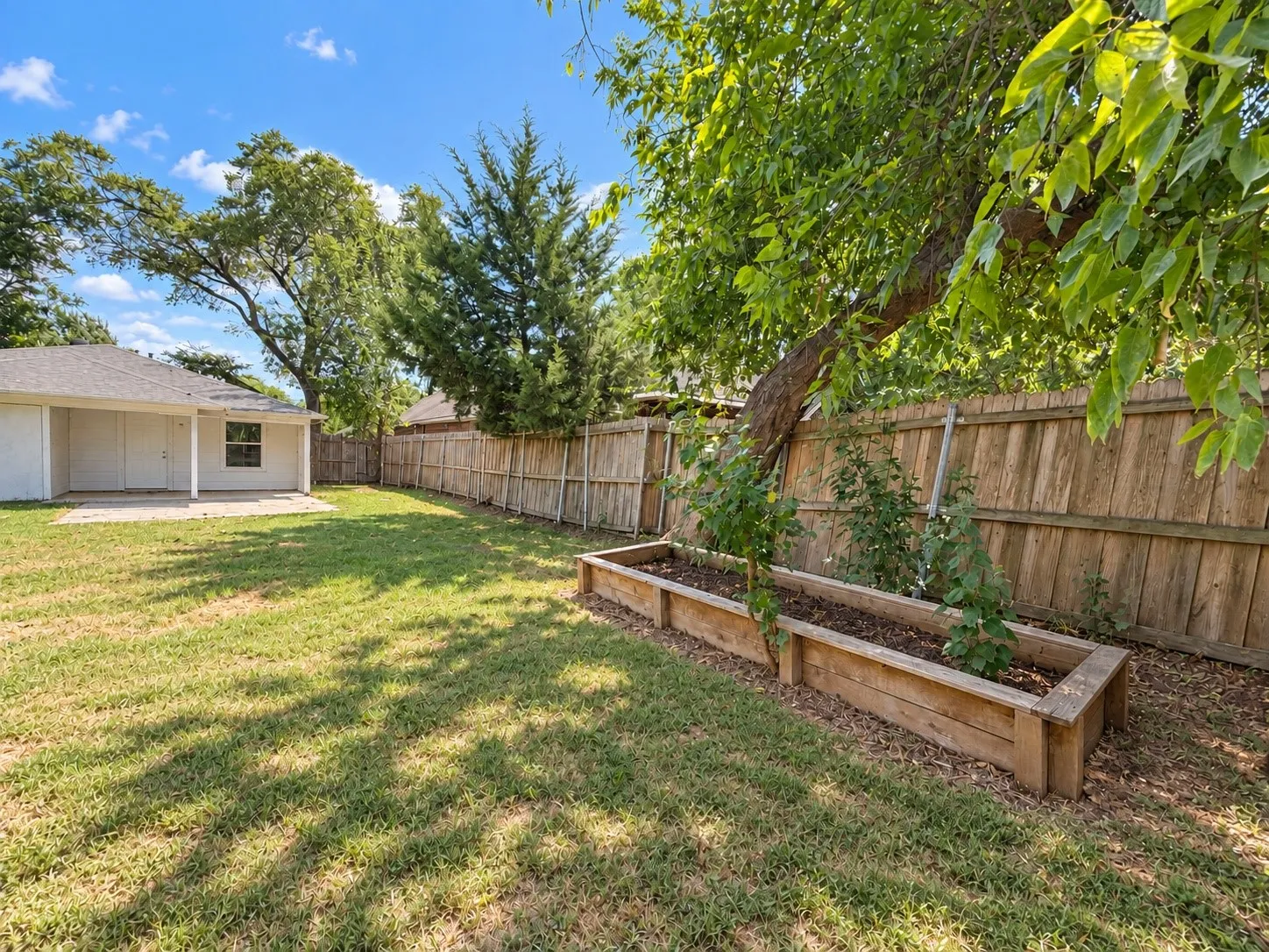 Single Family Residence For Rent in Collin County , 1613 N College Street, Mc Kinney, Texas 75069, 2 Bedroom, 1 Bathroom, Garage spaces, 1,696 Sqft, built in 1980, mls#21391470, Real Estate Agent in Mc Kinney, Homes For Rent in Collin county, Homes For Rent in Mc Kinney, Realtor in Mc Kinney Texas, Real Estate Brokerage Independent Realty Texas, Luminita Cordes Realtor
