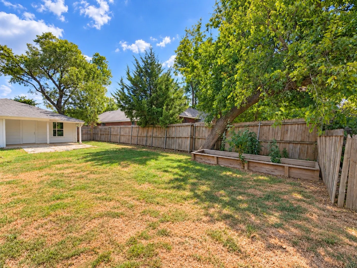 Single Family Residence For Rent in Collin County , 1613 N College Street, Mc Kinney, Texas 75069, 2 Bedroom, 1 Bathroom, Garage spaces, 1,696 Sqft, built in 1980, mls#21391470, Real Estate Agent in Mc Kinney, Homes For Rent in Collin county, Homes For Rent in Mc Kinney, Realtor in Mc Kinney Texas, Real Estate Brokerage Independent Realty Texas, Luminita Cordes Realtor