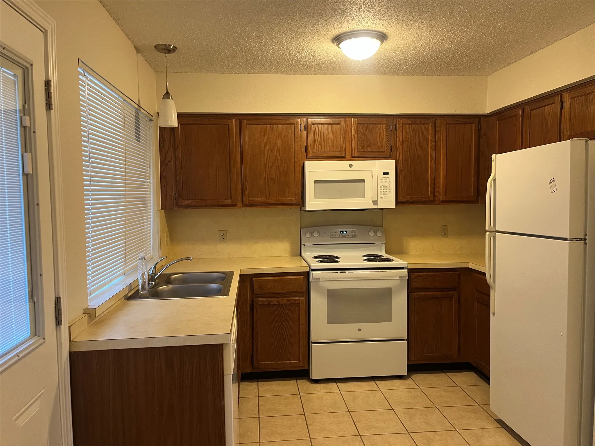 Townhouse For Sale in Tarrant County , 803 Bluebonnet Drive C, Keller, Texas 76248, 2 Bedroom, 2 Bathroom, 2 Garage spaces, 970 Sqft, built in 1984, mls#21391475, Real Estate Agent in Keller, Homes For Sale in Tarrant county, Homes For Sale in Keller, Realtor in Keller Texas, Real Estate Brokerage Independent Realty Texas, Luminita Cordes Realtor