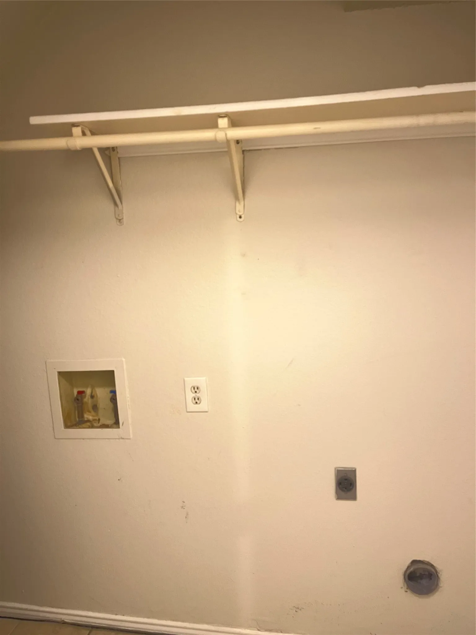 Townhouse For Sale in Tarrant County , 803 Bluebonnet Drive C, Keller, Texas 76248, 2 Bedroom, 2 Bathroom, 2 Garage spaces, 970 Sqft, built in 1984, mls#21391475, Real Estate Agent in Keller, Homes For Sale in Tarrant county, Homes For Sale in Keller, Realtor in Keller Texas, Real Estate Brokerage Independent Realty Texas, Luminita Cordes Realtor