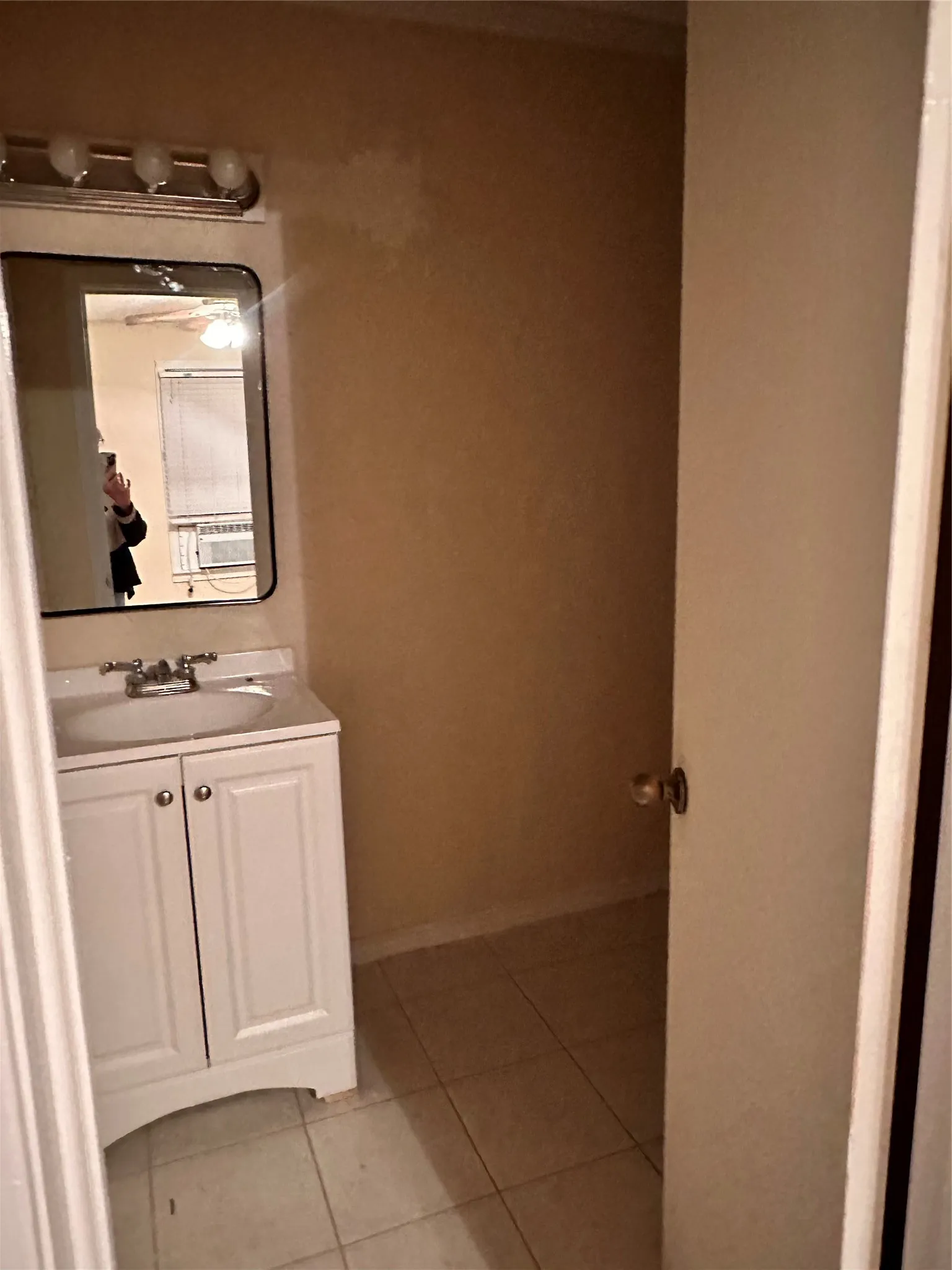 Single Family Residence For Sale in Montague County , 106 N Mill Street, Bowie, Texas 76230, 3 Bedroom, 2 Bathroom, Garage spaces, 1,192 Sqft, built in 1935, mls#21391481, Real Estate Agent in Bowie, Homes For Sale in Montague county, Homes For Sale in Bowie, Realtor in Bowie Texas, Real Estate Brokerage Independent Realty Texas, Luminita Cordes Realtor