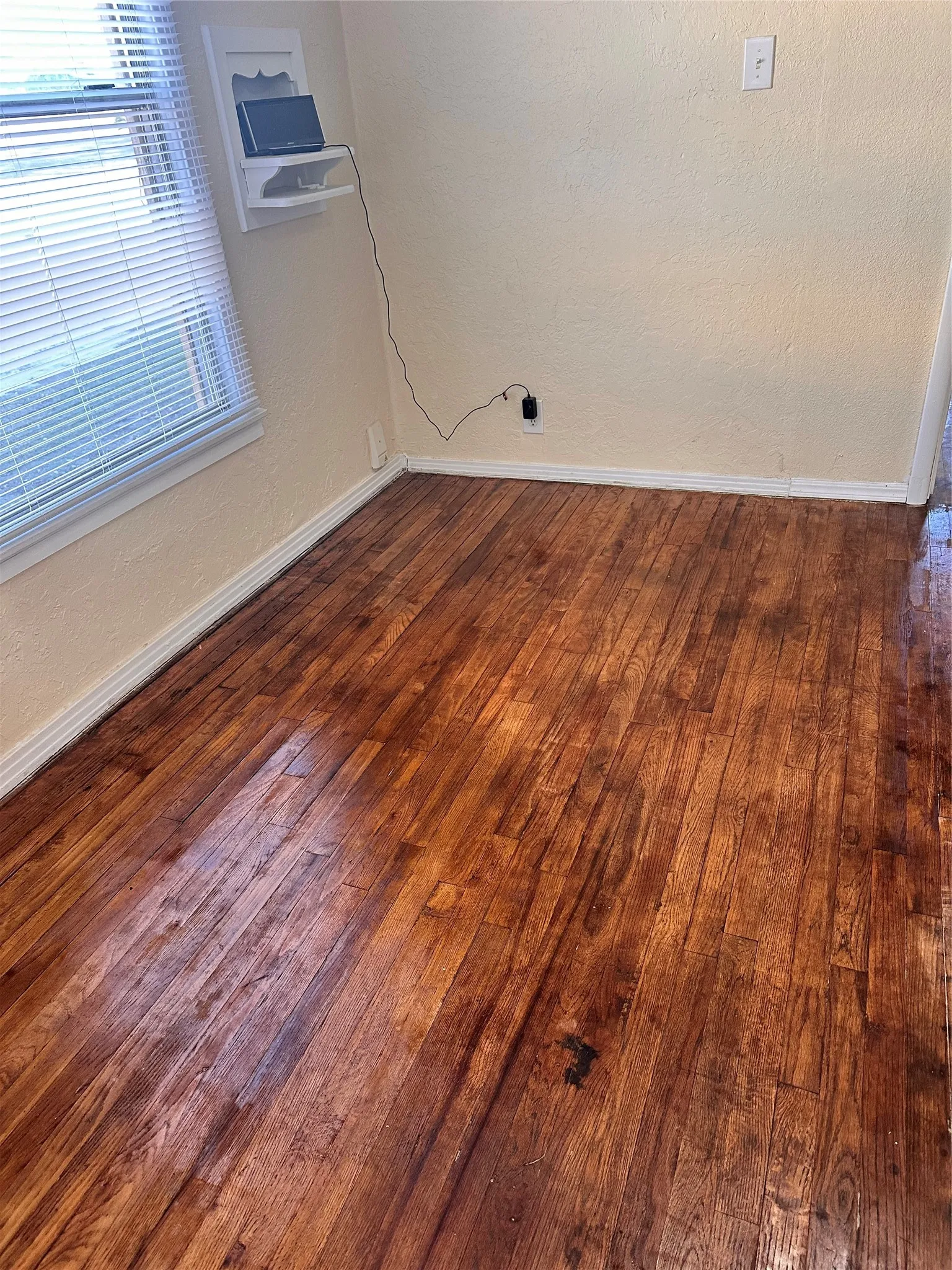 Single Family Residence For Sale in Montague County , 106 N Mill Street, Bowie, Texas 76230, 3 Bedroom, 2 Bathroom, Garage spaces, 1,192 Sqft, built in 1935, mls#21391481, Real Estate Agent in Bowie, Homes For Sale in Montague county, Homes For Sale in Bowie, Realtor in Bowie Texas, Real Estate Brokerage Independent Realty Texas, Luminita Cordes Realtor
