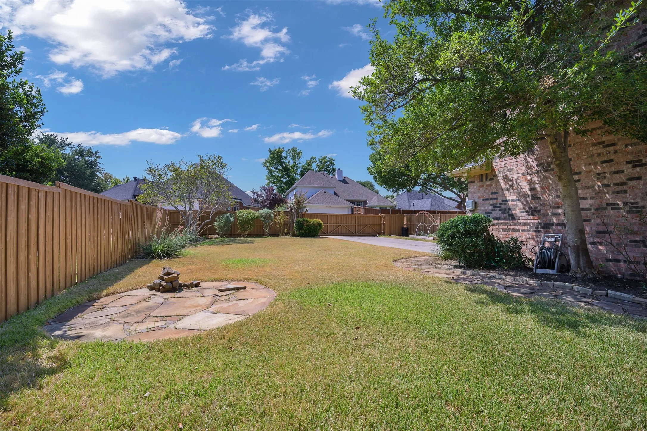 Single Family Residence For Sale in Collin County , 3912 Kimbrough Lane, Plano, Texas 75025, 4 Bedroom, 4 Bathroom, 2 Garage spaces, 2,812 Sqft, built in 1995, mls#21383936, Real Estate Agent in Plano, Homes For Sale in Collin county, Homes For Sale in Plano, Realtor in Plano Texas, Real Estate Brokerage Independent Realty Texas, Luminita Cordes Realtor
