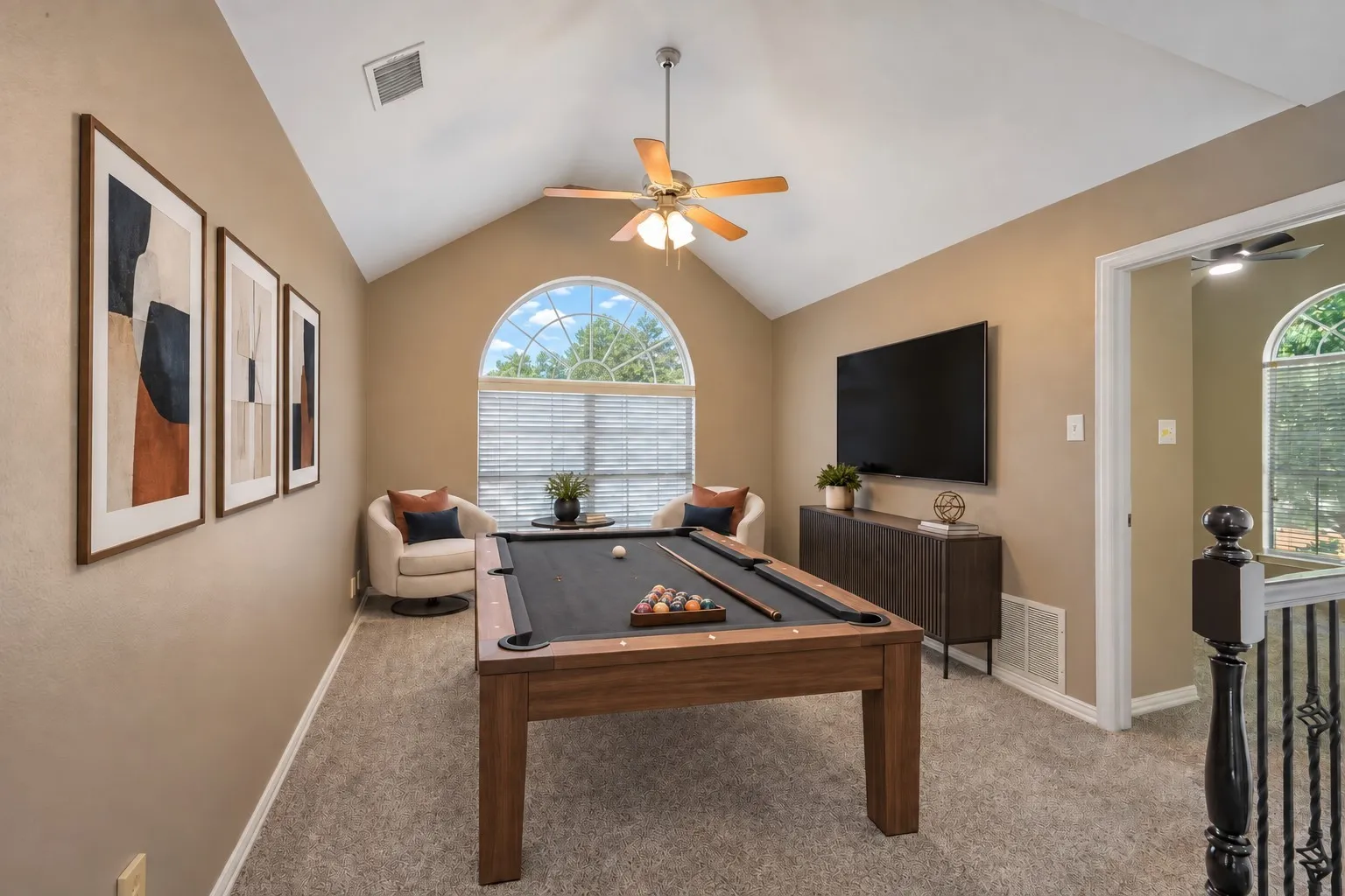 Virtually staged gameroom