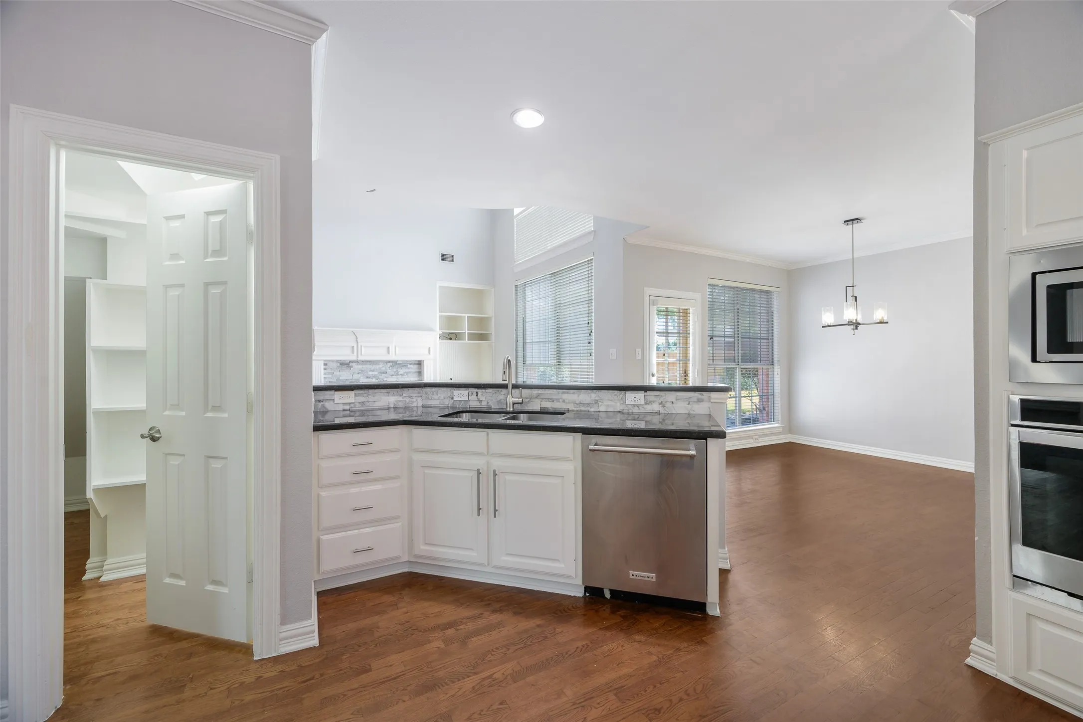 Single Family Residence For Sale in Collin County , 3912 Kimbrough Lane, Plano, Texas 75025, 4 Bedroom, 4 Bathroom, 2 Garage spaces, 2,812 Sqft, built in 1995, mls#21383936, Real Estate Agent in Plano, Homes For Sale in Collin county, Homes For Sale in Plano, Realtor in Plano Texas, Real Estate Brokerage Independent Realty Texas, Luminita Cordes Realtor
