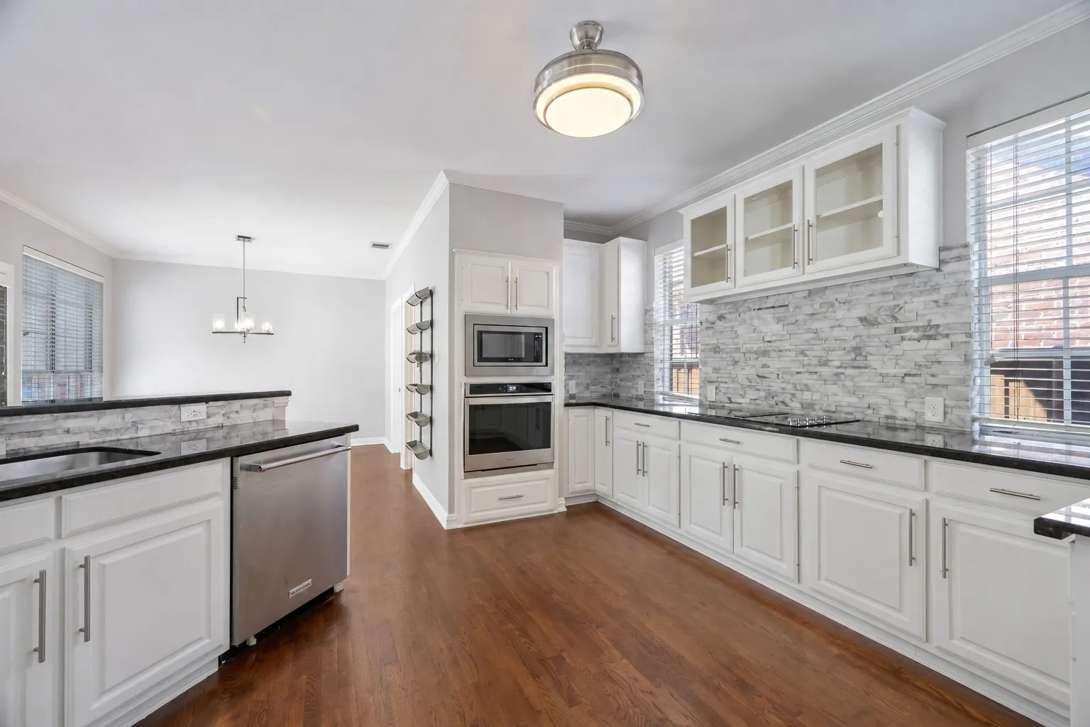Single Family Residence For Sale in Collin County , 3912 Kimbrough Lane, Plano, Texas 75025, 4 Bedroom, 4 Bathroom, 2 Garage spaces, 2,812 Sqft, built in 1995, mls#21383936, Real Estate Agent in Plano, Homes For Sale in Collin county, Homes For Sale in Plano, Realtor in Plano Texas, Real Estate Brokerage Independent Realty Texas, Luminita Cordes Realtor