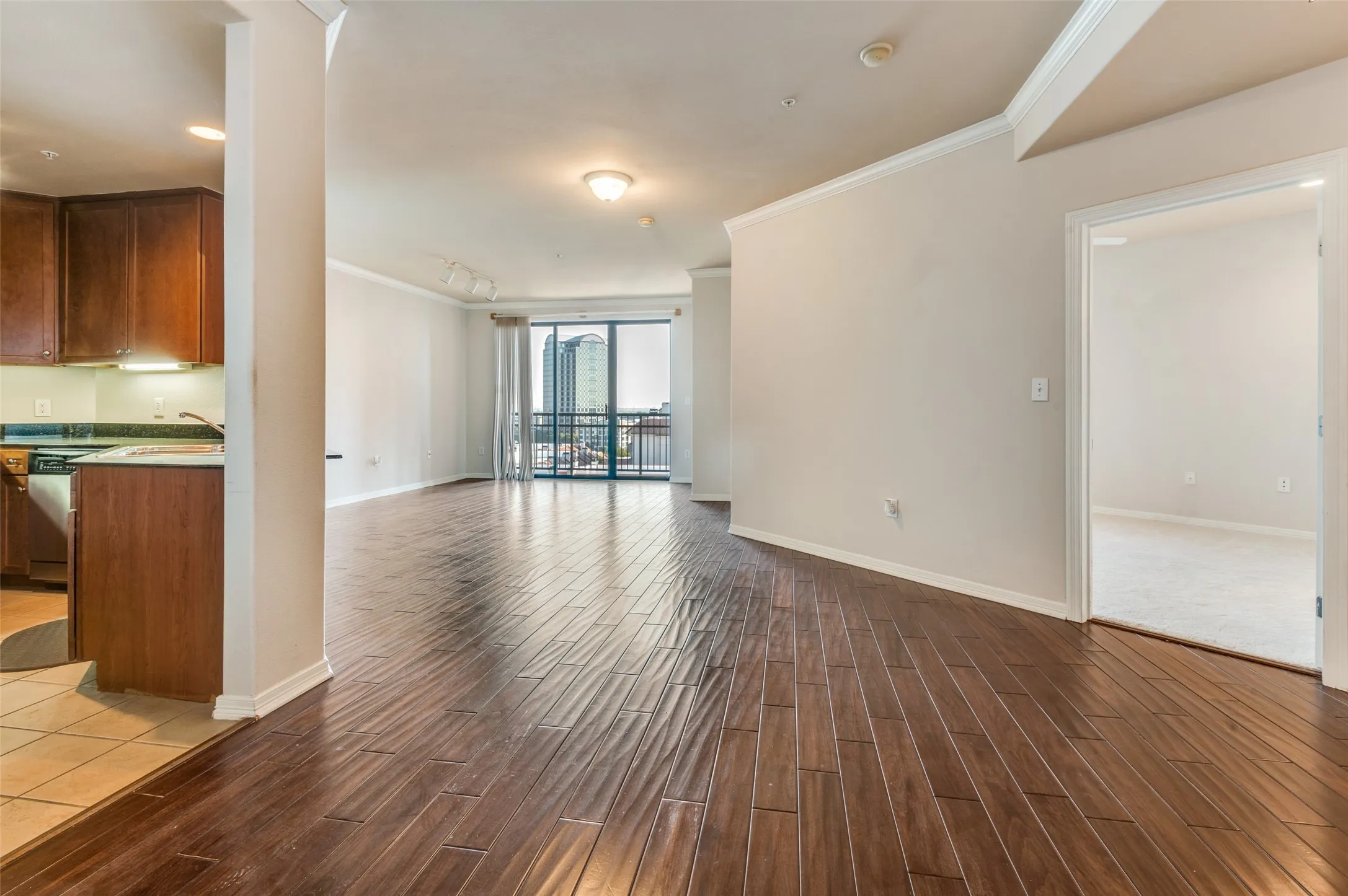 Condominium For Sale in Dallas County , 330 Las Colinas Boulevard E 924, Irving, Texas 75039, 2 Bedroom, 2 Bathroom, 2 Garage spaces, 1,459 Sqft, built in 2001, mls#21391487, Real Estate Agent in Irving, Homes For Sale in Dallas county, Homes For Sale in Irving, Realtor in Irving Texas, Real Estate Brokerage Independent Realty Texas, Luminita Cordes Realtor