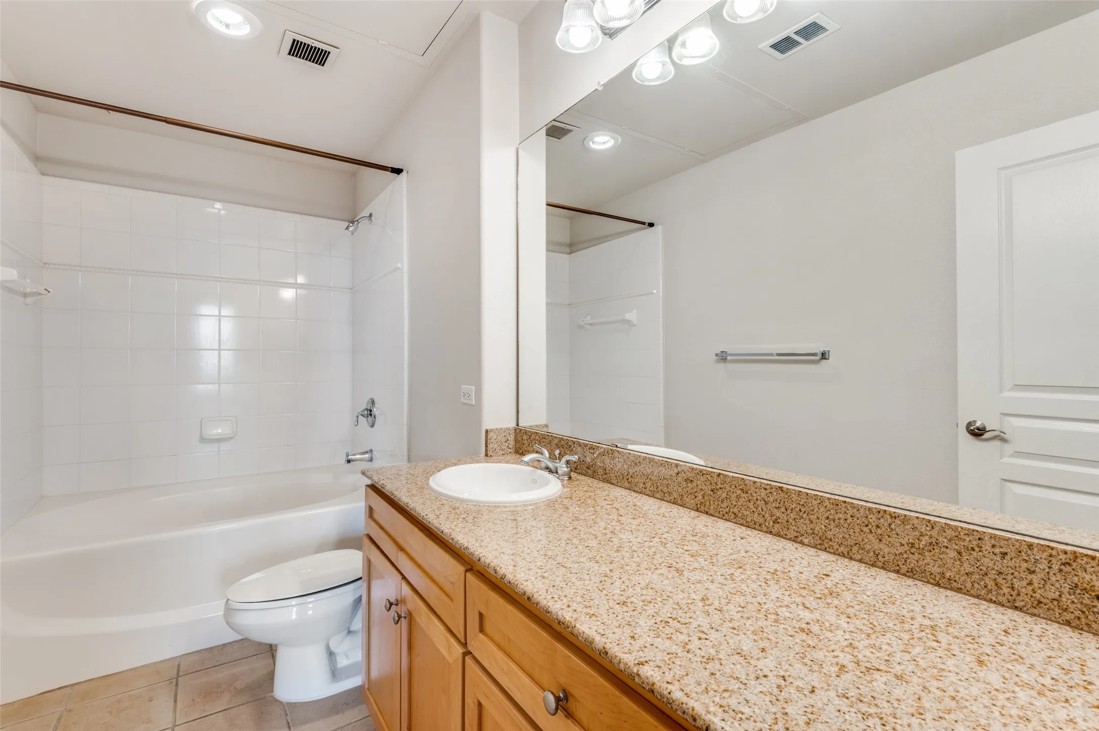 Condominium For Sale in Dallas County , 330 Las Colinas Boulevard E 924, Irving, Texas 75039, 2 Bedroom, 2 Bathroom, 2 Garage spaces, 1,459 Sqft, built in 2001, mls#21391487, Real Estate Agent in Irving, Homes For Sale in Dallas county, Homes For Sale in Irving, Realtor in Irving Texas, Real Estate Brokerage Independent Realty Texas, Luminita Cordes Realtor