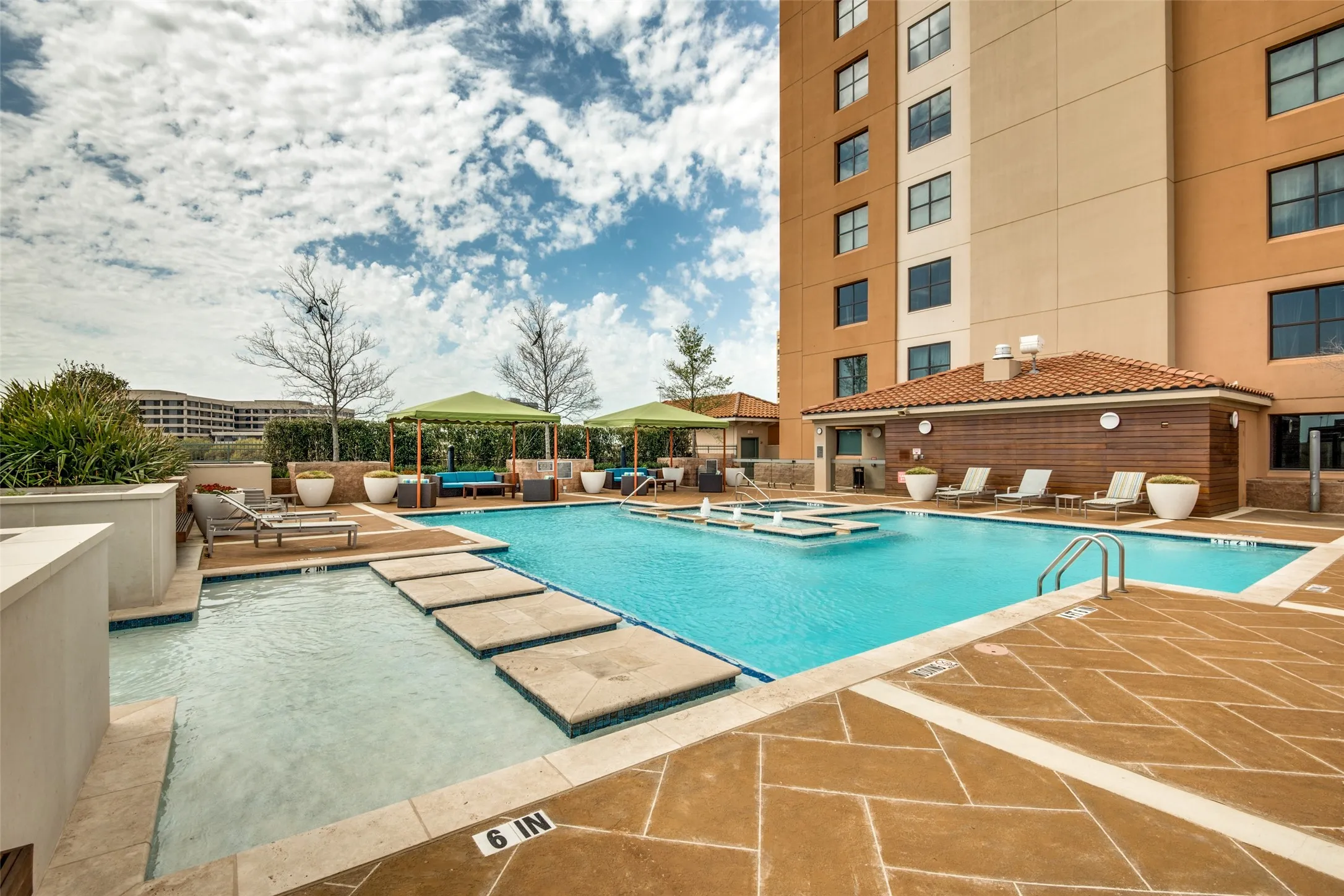 Condominium For Sale in Dallas County , 330 Las Colinas Boulevard E 924, Irving, Texas 75039, 2 Bedroom, 2 Bathroom, 2 Garage spaces, 1,459 Sqft, built in 2001, mls#21391487, Real Estate Agent in Irving, Homes For Sale in Dallas county, Homes For Sale in Irving, Realtor in Irving Texas, Real Estate Brokerage Independent Realty Texas, Luminita Cordes Realtor