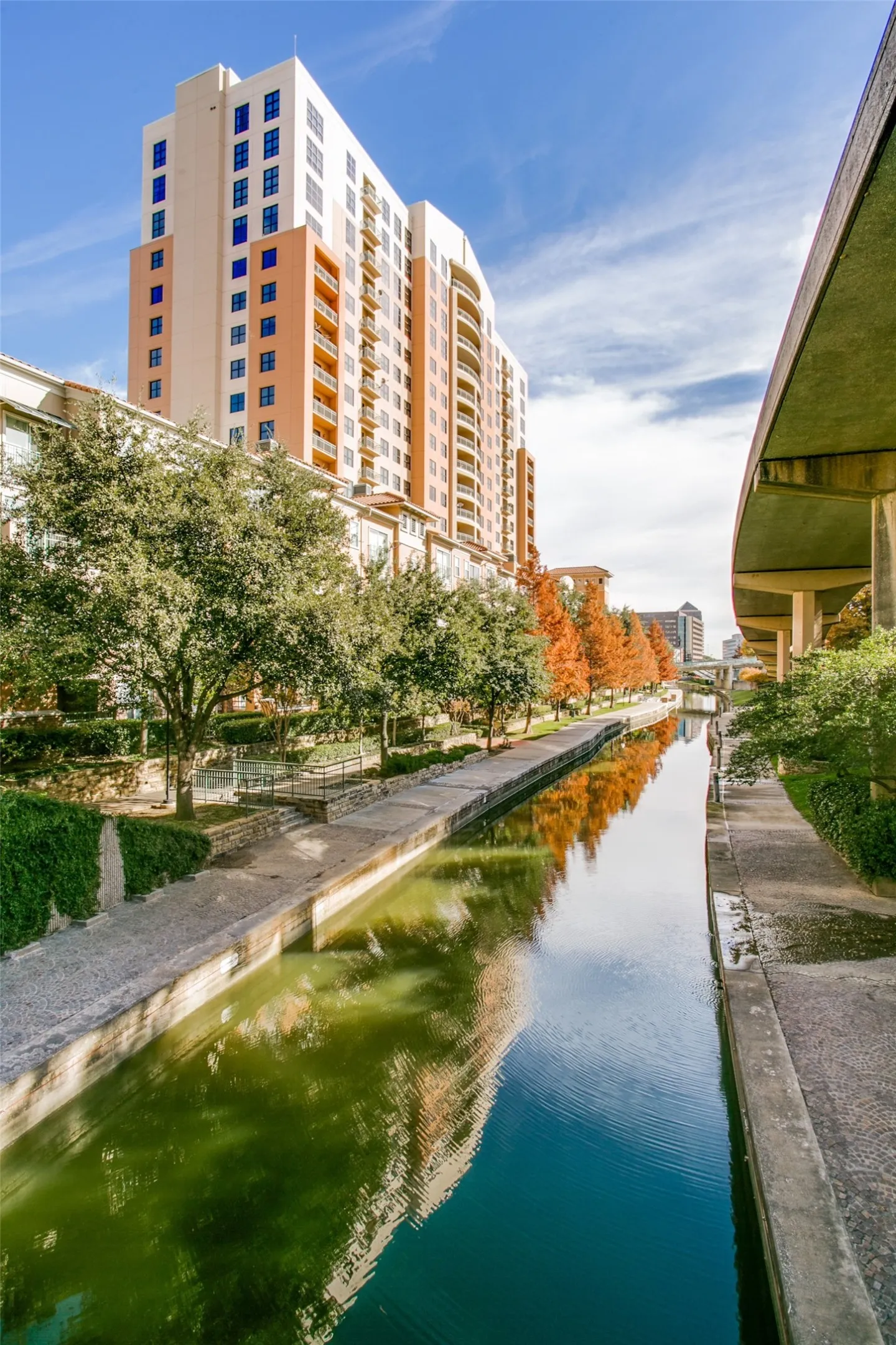 Condominium For Sale in Dallas County , 330 Las Colinas Boulevard E 924, Irving, Texas 75039, 2 Bedroom, 2 Bathroom, 2 Garage spaces, 1,459 Sqft, built in 2001, mls#21391487, Real Estate Agent in Irving, Homes For Sale in Dallas county, Homes For Sale in Irving, Realtor in Irving Texas, Real Estate Brokerage Independent Realty Texas, Luminita Cordes Realtor