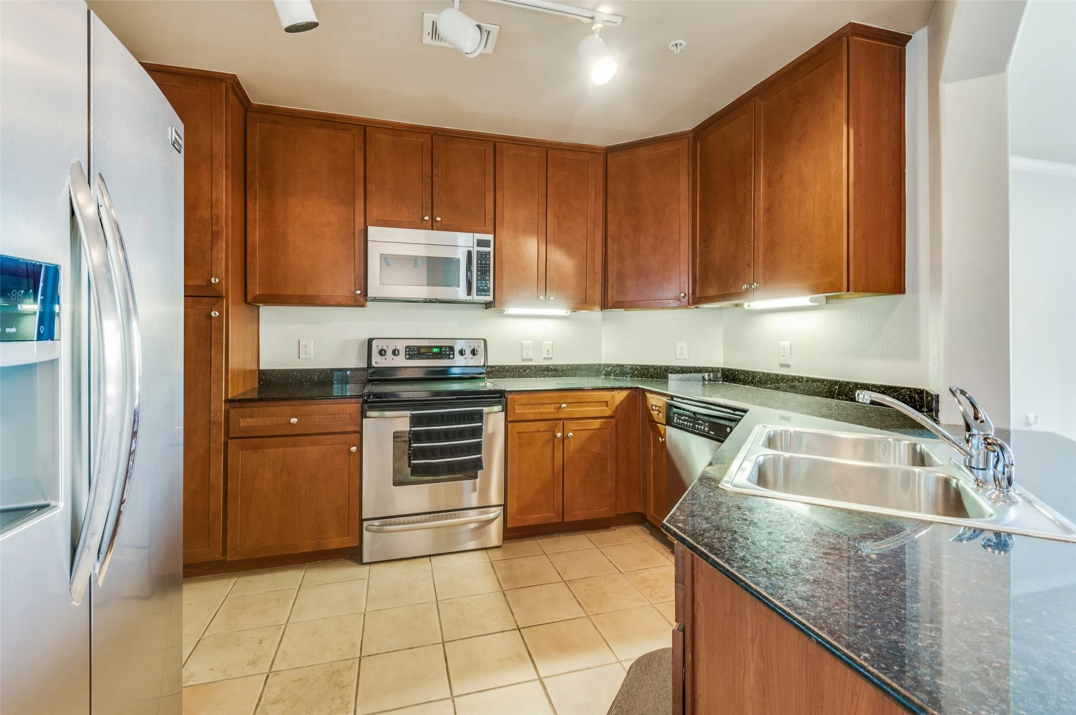 Condominium For Sale in Dallas County , 330 Las Colinas Boulevard E 924, Irving, Texas 75039, 2 Bedroom, 2 Bathroom, 2 Garage spaces, 1,459 Sqft, built in 2001, mls#21391487, Real Estate Agent in Irving, Homes For Sale in Dallas county, Homes For Sale in Irving, Realtor in Irving Texas, Real Estate Brokerage Independent Realty Texas, Luminita Cordes Realtor