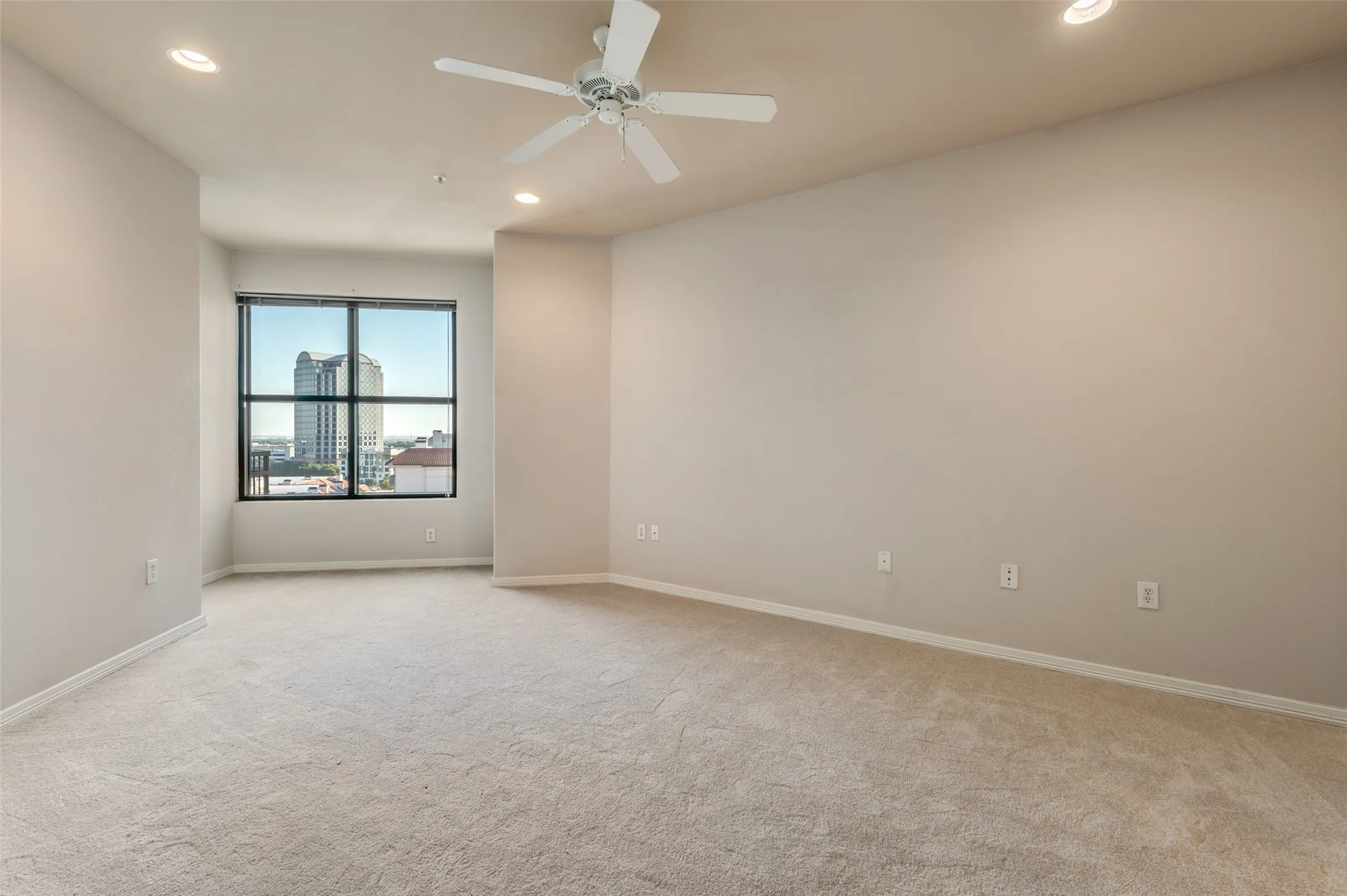 Condominium For Sale in Dallas County , 330 Las Colinas Boulevard E 924, Irving, Texas 75039, 2 Bedroom, 2 Bathroom, 2 Garage spaces, 1,459 Sqft, built in 2001, mls#21391487, Real Estate Agent in Irving, Homes For Sale in Dallas county, Homes For Sale in Irving, Realtor in Irving Texas, Real Estate Brokerage Independent Realty Texas, Luminita Cordes Realtor
