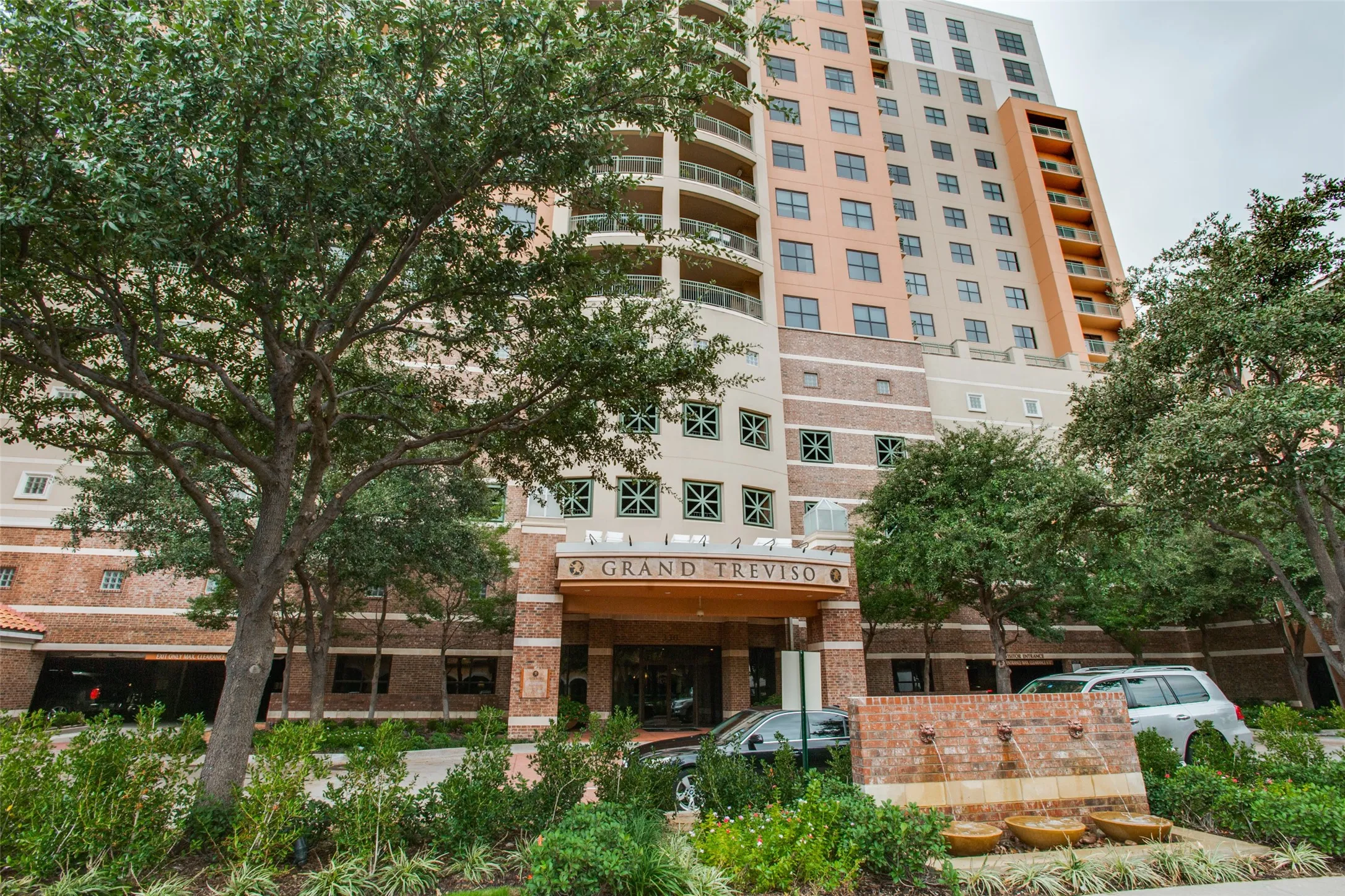 Condominium For Sale in Dallas County , 330 Las Colinas Boulevard E 924, Irving, Texas 75039, 2 Bedroom, 2 Bathroom, 2 Garage spaces, 1,459 Sqft, built in 2001, mls#21391487, Real Estate Agent in Irving, Homes For Sale in Dallas county, Homes For Sale in Irving, Realtor in Irving Texas, Real Estate Brokerage Independent Realty Texas, Luminita Cordes Realtor