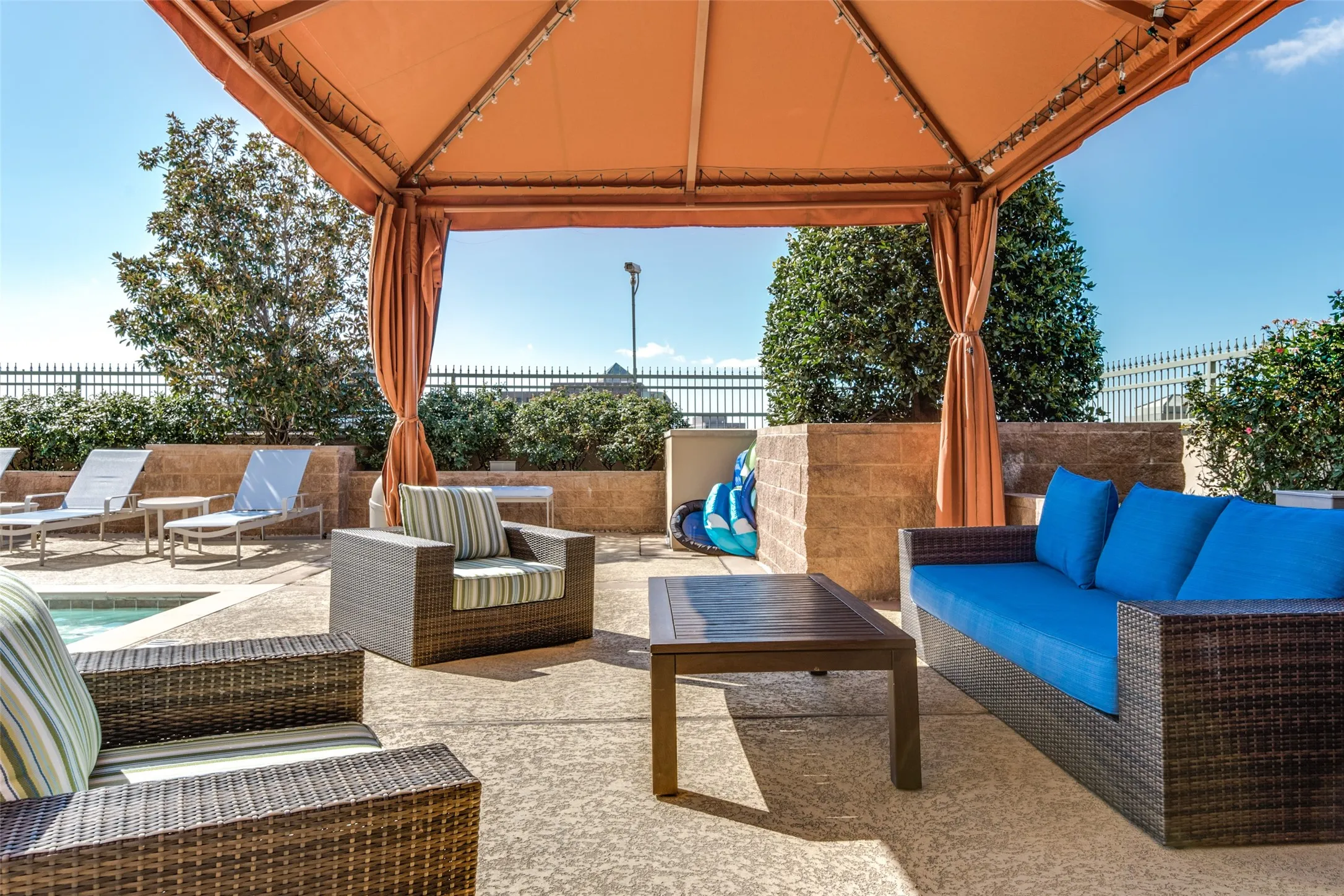 Condominium For Sale in Dallas County , 330 Las Colinas Boulevard E 924, Irving, Texas 75039, 2 Bedroom, 2 Bathroom, 2 Garage spaces, 1,459 Sqft, built in 2001, mls#21391487, Real Estate Agent in Irving, Homes For Sale in Dallas county, Homes For Sale in Irving, Realtor in Irving Texas, Real Estate Brokerage Independent Realty Texas, Luminita Cordes Realtor