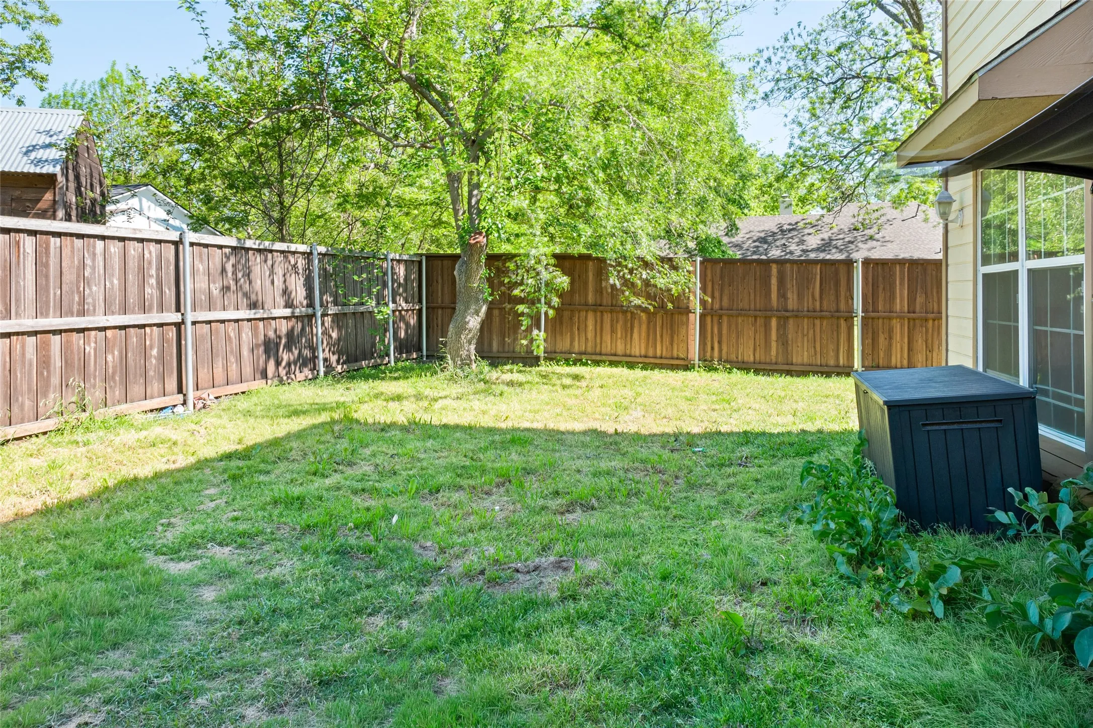 Single Family Residence For Rent in Grayson County , 487 S Waco Street, Van Alstyne, Texas 75495, 3 Bedroom, 3 Bathroom, 2 Garage spaces, 2,112 Sqft, built in 2000, mls#21391488, Real Estate Agent in Van Alstyne, Homes For Rent in Grayson county, Homes For Rent in Van Alstyne, Realtor in Van Alstyne Texas, Real Estate Brokerage Independent Realty Texas, Luminita Cordes Realtor
