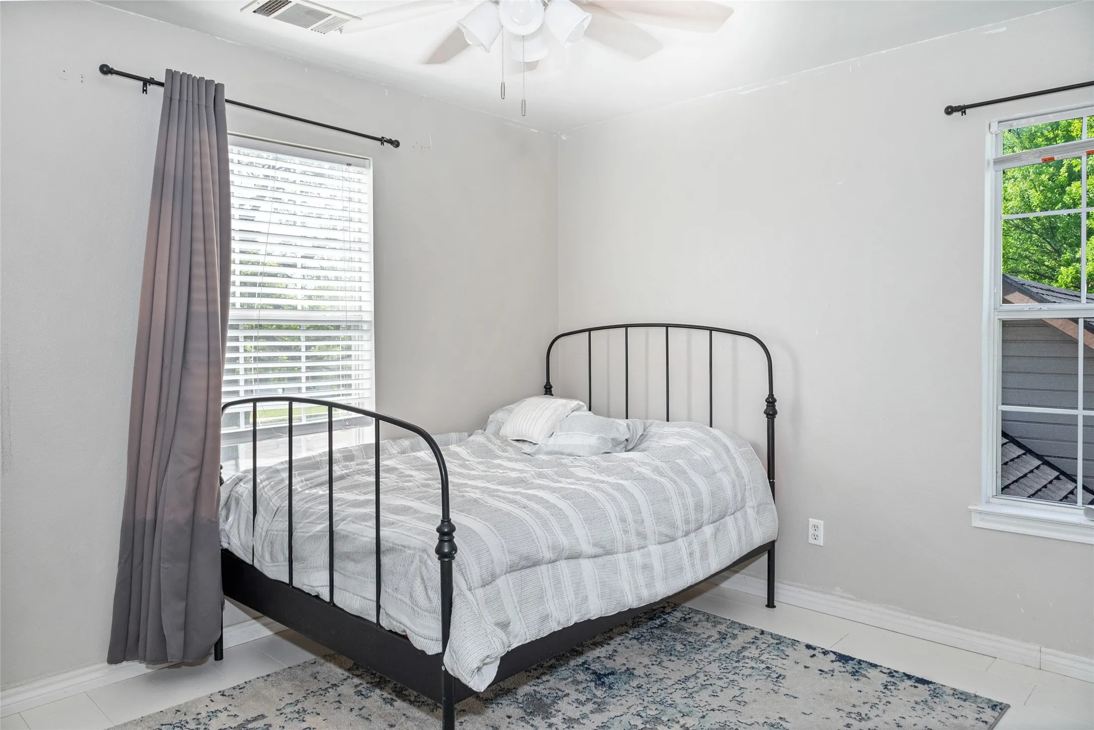 Single Family Residence For Rent in Grayson County , 487 S Waco Street, Van Alstyne, Texas 75495, 3 Bedroom, 3 Bathroom, 2 Garage spaces, 2,112 Sqft, built in 2000, mls#21391488, Real Estate Agent in Van Alstyne, Homes For Rent in Grayson county, Homes For Rent in Van Alstyne, Realtor in Van Alstyne Texas, Real Estate Brokerage Independent Realty Texas, Luminita Cordes Realtor