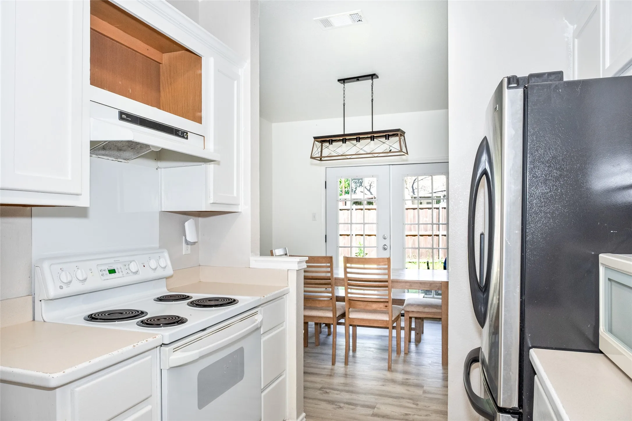 Single Family Residence For Rent in Grayson County , 487 S Waco Street, Van Alstyne, Texas 75495, 3 Bedroom, 3 Bathroom, 2 Garage spaces, 2,112 Sqft, built in 2000, mls#21391488, Real Estate Agent in Van Alstyne, Homes For Rent in Grayson county, Homes For Rent in Van Alstyne, Realtor in Van Alstyne Texas, Real Estate Brokerage Independent Realty Texas, Luminita Cordes Realtor