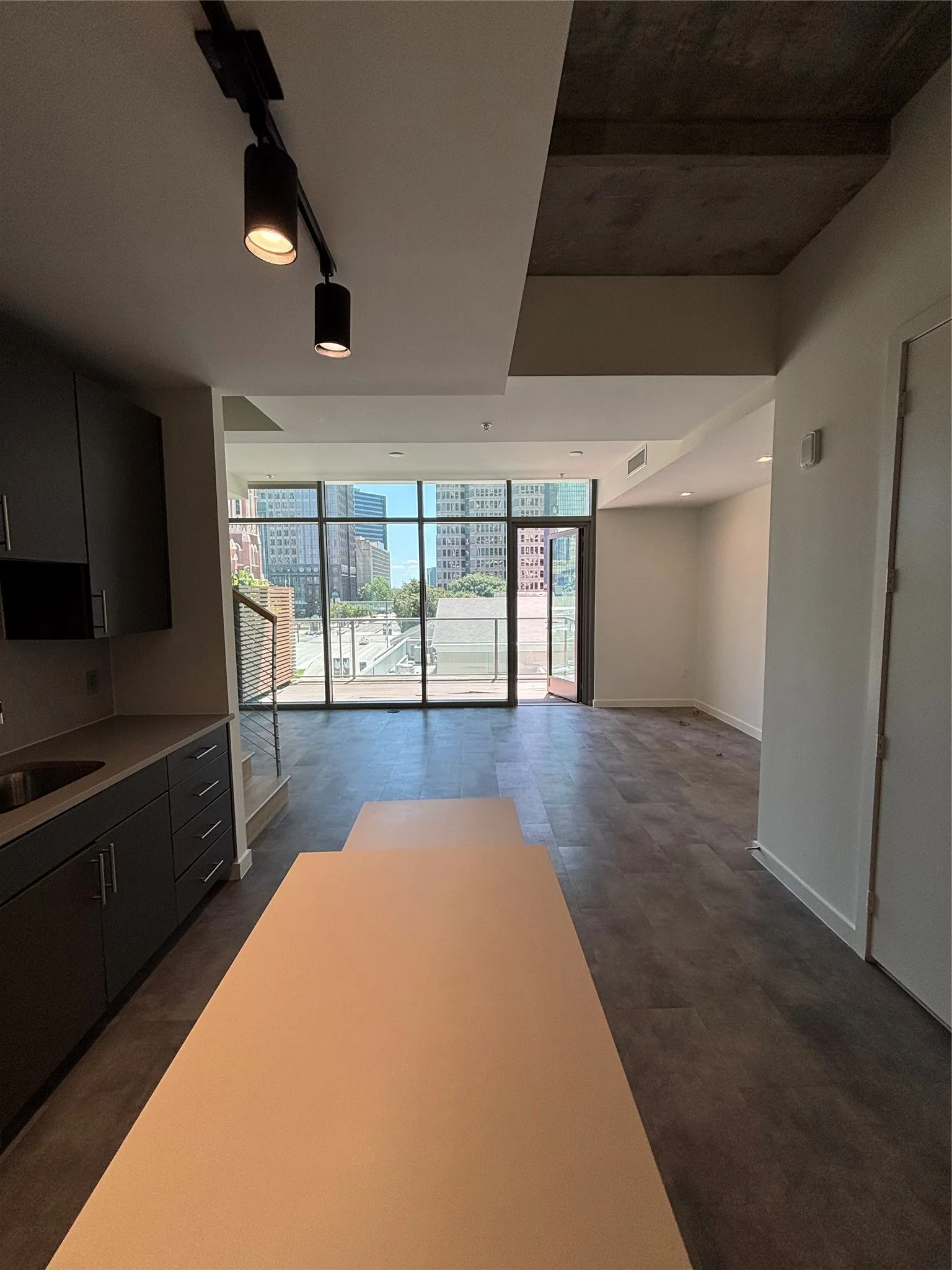 Apartment For Rent in Dallas County , 1801 N Pearl Street 502, Dallas, Texas 75201, 2 Bedroom, 3 Bathroom, 2 Garage spaces, 1,253 Sqft, built in 2021, mls#21391489, Real Estate Agent in Dallas, Homes For Rent in Dallas county, Homes For Rent in Dallas, Realtor in Dallas Texas, Real Estate Brokerage Independent Realty Texas, Luminita Cordes Realtor
