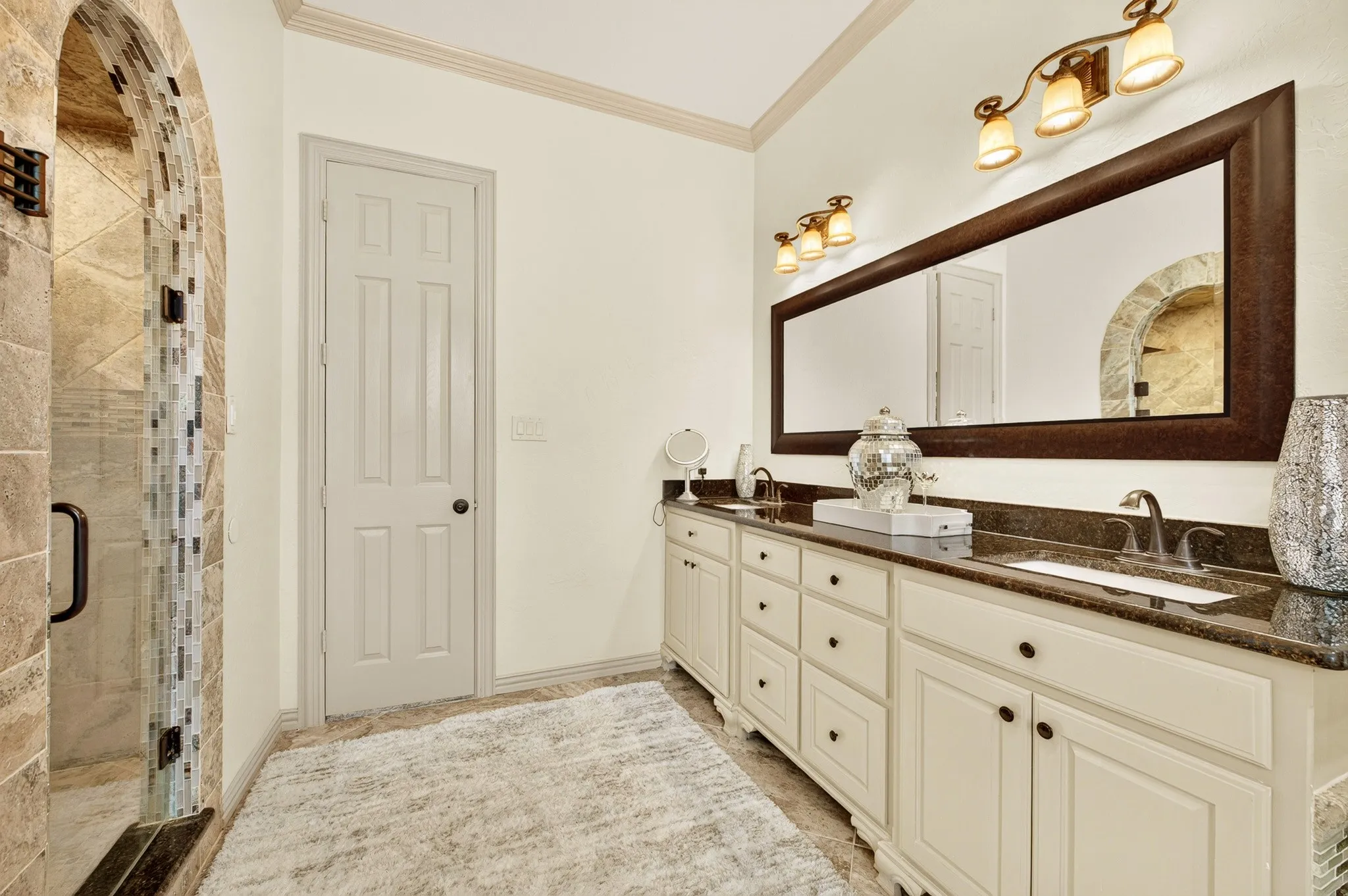 Single Family Residence For Sale in Tarrant County , 3833 Eagles Nest Trail, Burleson, Texas 76028, 4 Bedroom, 3 Bathroom, 3 Garage spaces, 4,166 Sqft, built in 2006, mls#21377510, Real Estate Agent in Burleson, Homes For Sale in Tarrant county, Homes For Sale in Burleson, Realtor in Burleson Texas, Real Estate Brokerage Independent Realty Texas, Luminita Cordes Realtor