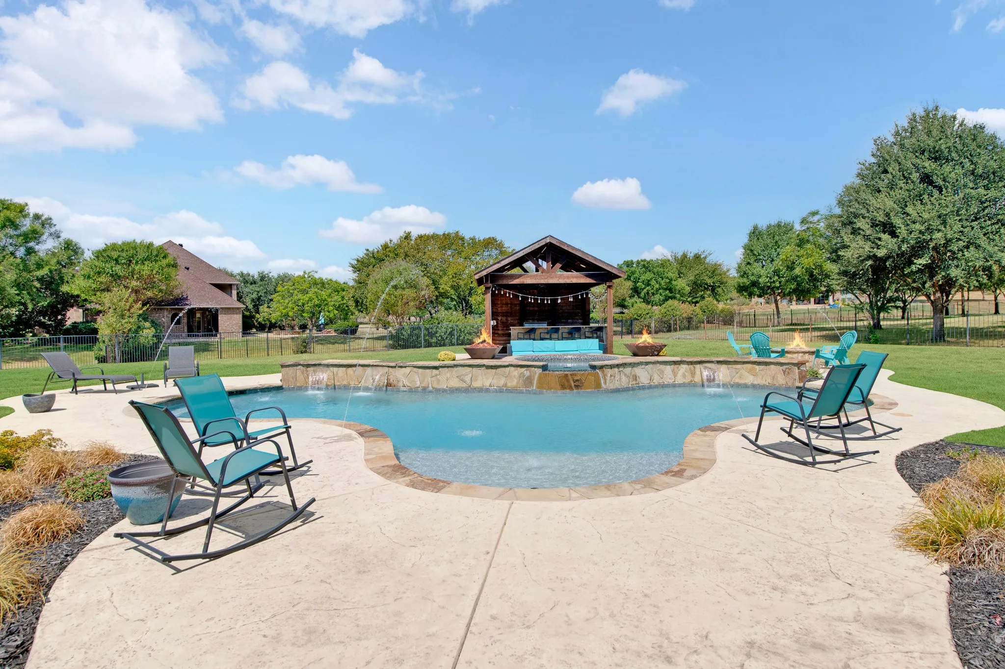 Single Family Residence For Sale in Tarrant County , 3833 Eagles Nest Trail, Burleson, Texas 76028, 4 Bedroom, 3 Bathroom, 3 Garage spaces, 4,166 Sqft, built in 2006, mls#21377510, Real Estate Agent in Burleson, Homes For Sale in Tarrant county, Homes For Sale in Burleson, Realtor in Burleson Texas, Real Estate Brokerage Independent Realty Texas, Luminita Cordes Realtor