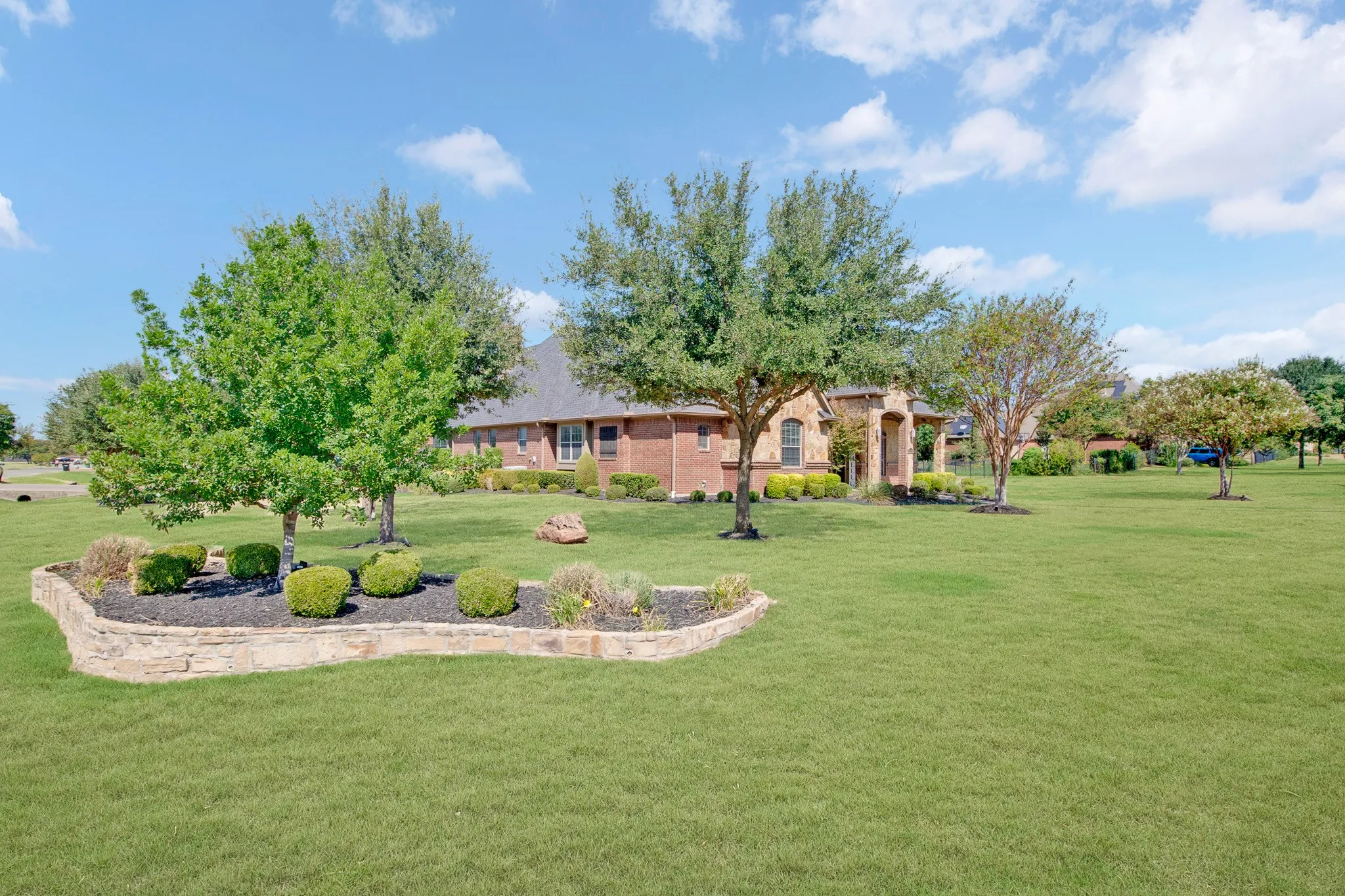 Single Family Residence For Sale in Tarrant County , 3833 Eagles Nest Trail, Burleson, Texas 76028, 4 Bedroom, 3 Bathroom, 3 Garage spaces, 4,166 Sqft, built in 2006, mls#21377510, Real Estate Agent in Burleson, Homes For Sale in Tarrant county, Homes For Sale in Burleson, Realtor in Burleson Texas, Real Estate Brokerage Independent Realty Texas, Luminita Cordes Realtor