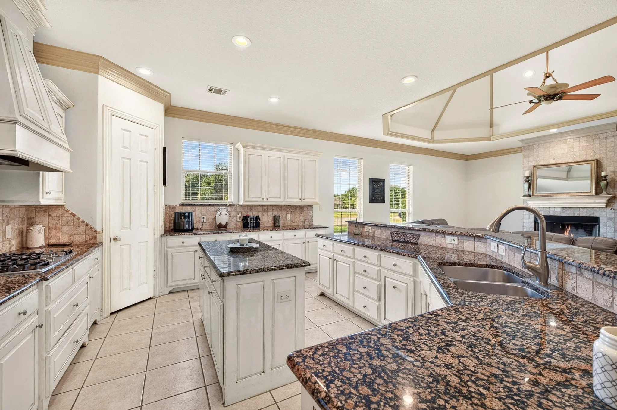 Single Family Residence For Sale in Tarrant County , 3833 Eagles Nest Trail, Burleson, Texas 76028, 4 Bedroom, 3 Bathroom, 3 Garage spaces, 4,166 Sqft, built in 2006, mls#21377510, Real Estate Agent in Burleson, Homes For Sale in Tarrant county, Homes For Sale in Burleson, Realtor in Burleson Texas, Real Estate Brokerage Independent Realty Texas, Luminita Cordes Realtor