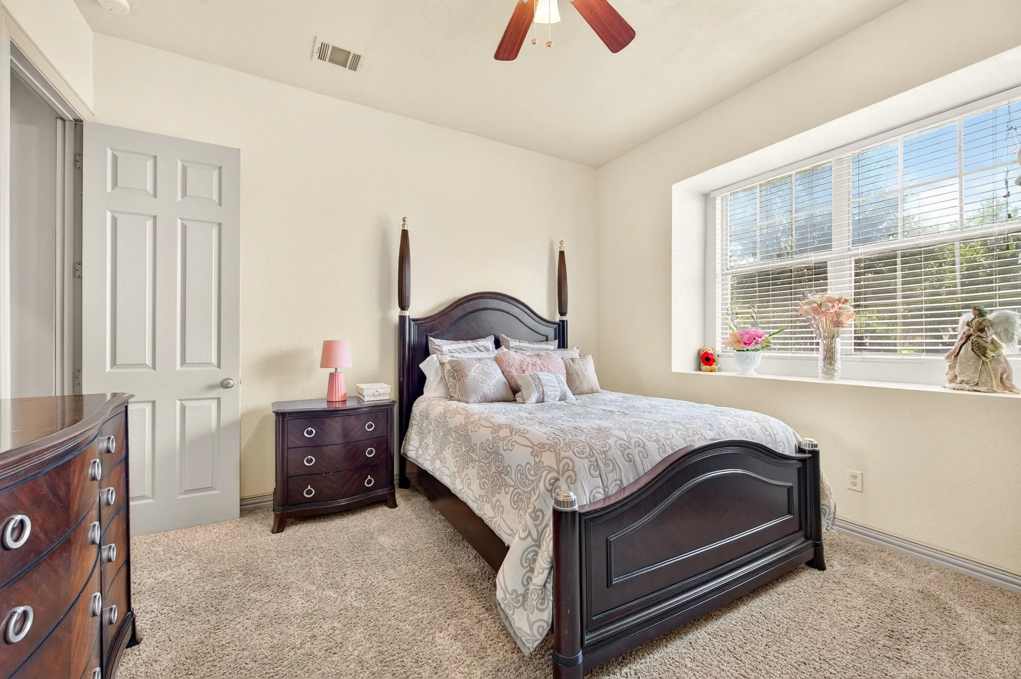 Single Family Residence For Sale in Tarrant County , 3833 Eagles Nest Trail, Burleson, Texas 76028, 4 Bedroom, 3 Bathroom, 3 Garage spaces, 4,166 Sqft, built in 2006, mls#21377510, Real Estate Agent in Burleson, Homes For Sale in Tarrant county, Homes For Sale in Burleson, Realtor in Burleson Texas, Real Estate Brokerage Independent Realty Texas, Luminita Cordes Realtor