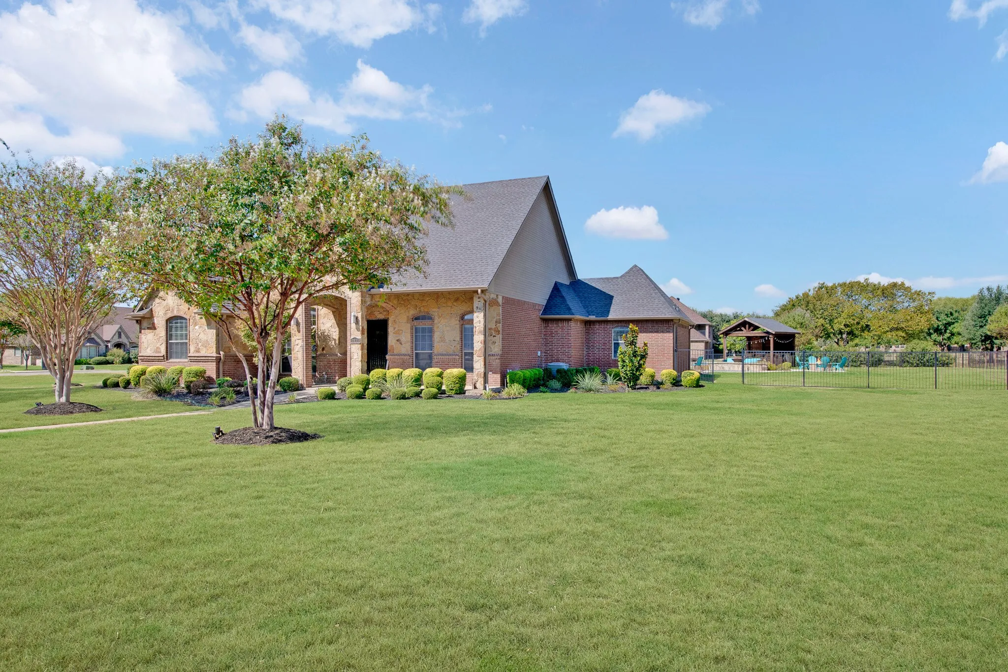 Single Family Residence For Sale in Tarrant County , 3833 Eagles Nest Trail, Burleson, Texas 76028, 4 Bedroom, 3 Bathroom, 3 Garage spaces, 4,166 Sqft, built in 2006, mls#21377510, Real Estate Agent in Burleson, Homes For Sale in Tarrant county, Homes For Sale in Burleson, Realtor in Burleson Texas, Real Estate Brokerage Independent Realty Texas, Luminita Cordes Realtor