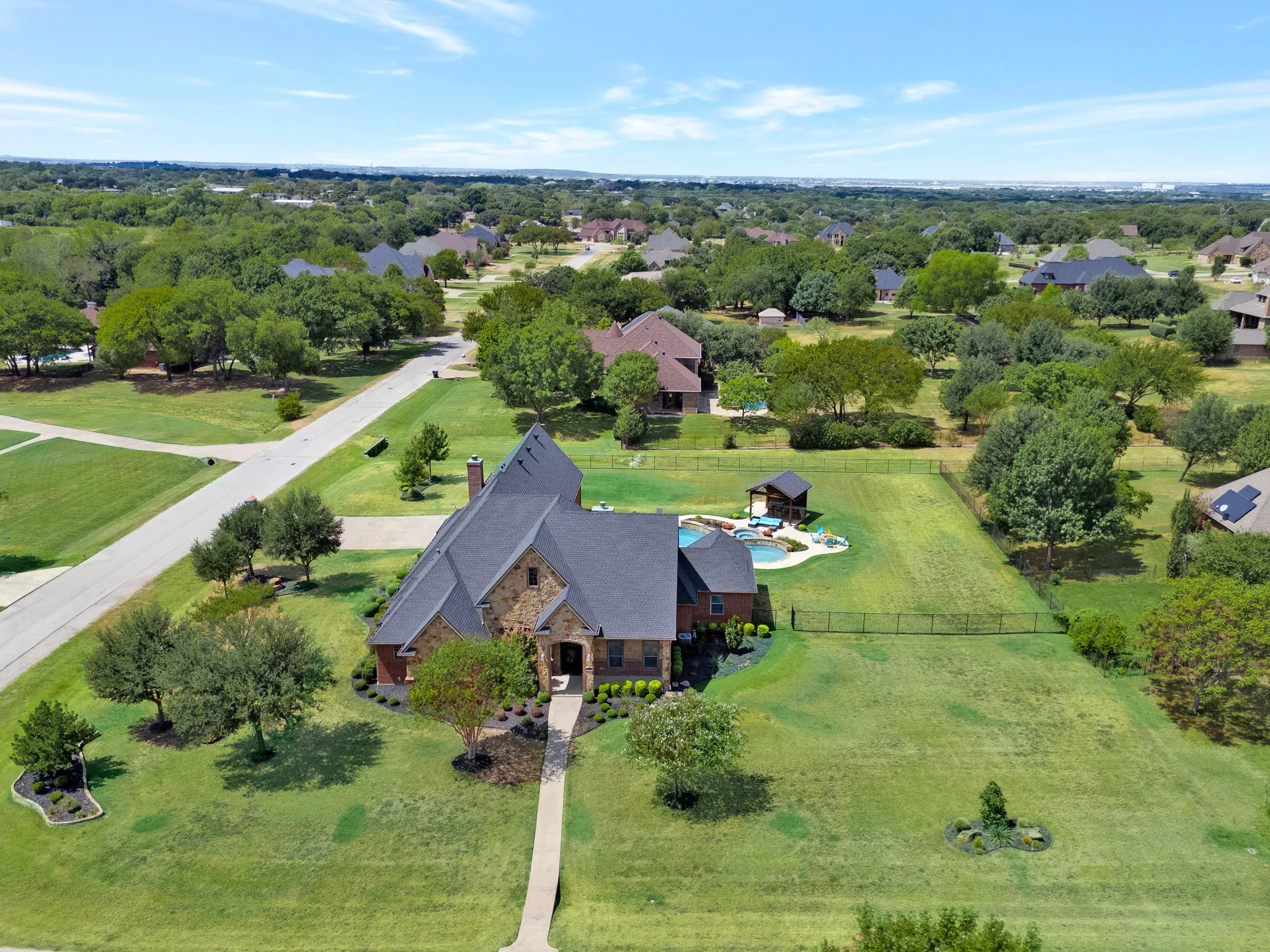 Single Family Residence For Sale in Tarrant County , 3833 Eagles Nest Trail, Burleson, Texas 76028, 4 Bedroom, 3 Bathroom, 3 Garage spaces, 4,166 Sqft, built in 2006, mls#21377510, Real Estate Agent in Burleson, Homes For Sale in Tarrant county, Homes For Sale in Burleson, Realtor in Burleson Texas, Real Estate Brokerage Independent Realty Texas, Luminita Cordes Realtor