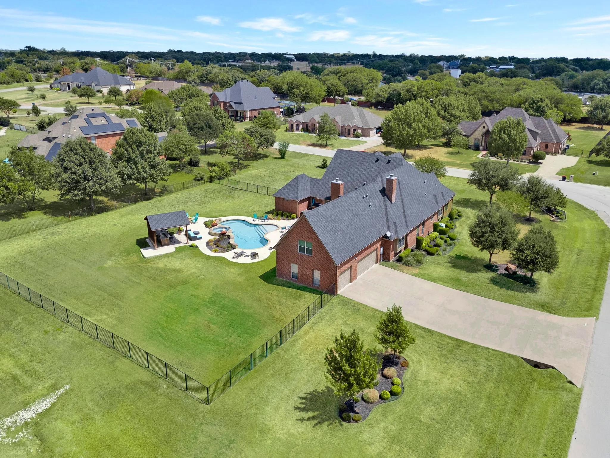 Single Family Residence For Sale in Tarrant County , 3833 Eagles Nest Trail, Burleson, Texas 76028, 4 Bedroom, 3 Bathroom, 3 Garage spaces, 4,166 Sqft, built in 2006, mls#21377510, Real Estate Agent in Burleson, Homes For Sale in Tarrant county, Homes For Sale in Burleson, Realtor in Burleson Texas, Real Estate Brokerage Independent Realty Texas, Luminita Cordes Realtor