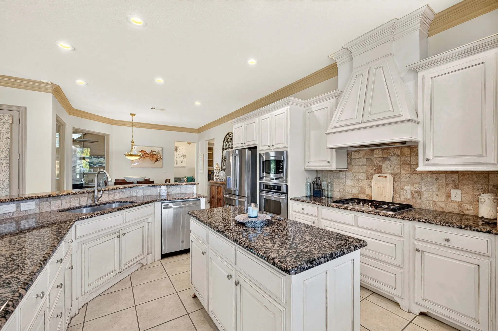 Single Family Residence For Sale in Tarrant County , 3833 Eagles Nest Trail, Burleson, Texas 76028, 4 Bedroom, 3 Bathroom, 3 Garage spaces, 4,166 Sqft, built in 2006, mls#21377510, Real Estate Agent in Burleson, Homes For Sale in Tarrant county, Homes For Sale in Burleson, Realtor in Burleson Texas, Real Estate Brokerage Independent Realty Texas, Luminita Cordes Realtor