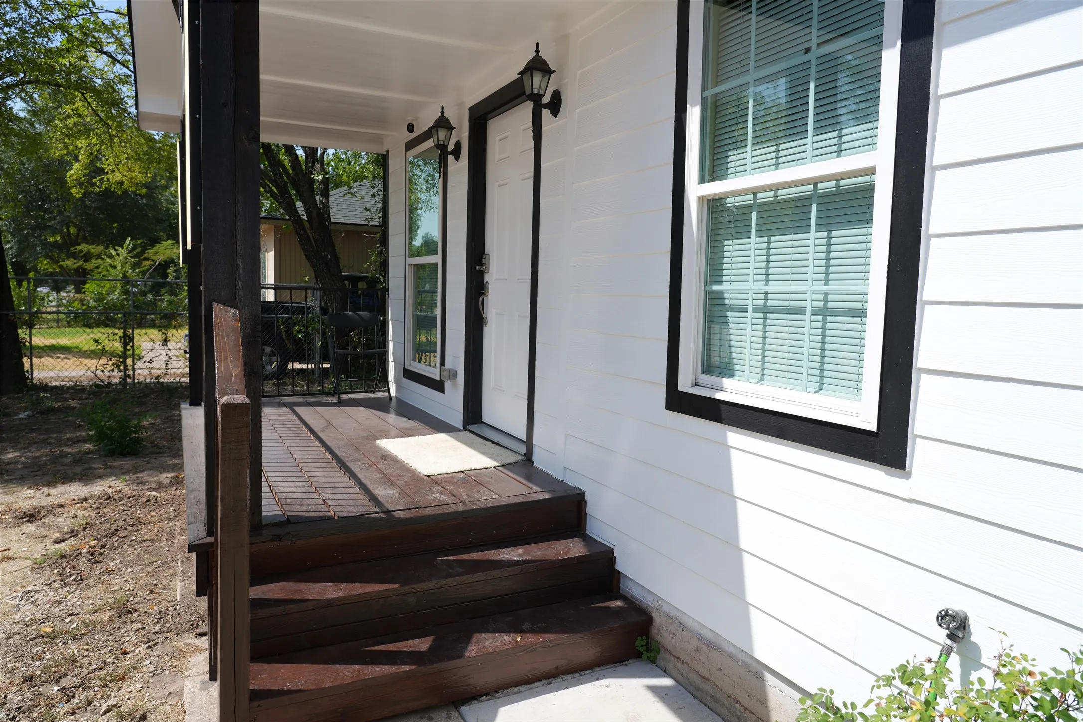 Single Family Residence For Sale in Tarrant County , 2313 N Riverside Drive, Fort Worth, Texas 76111, 5 Bedroom, 4 Bathroom, Garage spaces, 1,953 Sqft, built in 1943, mls#21385020, Real Estate Agent in Fort Worth, Homes For Sale in Tarrant county, Homes For Sale in Fort Worth, Realtor in Fort Worth Texas, Real Estate Brokerage Independent Realty Texas, Luminita Cordes Realtor