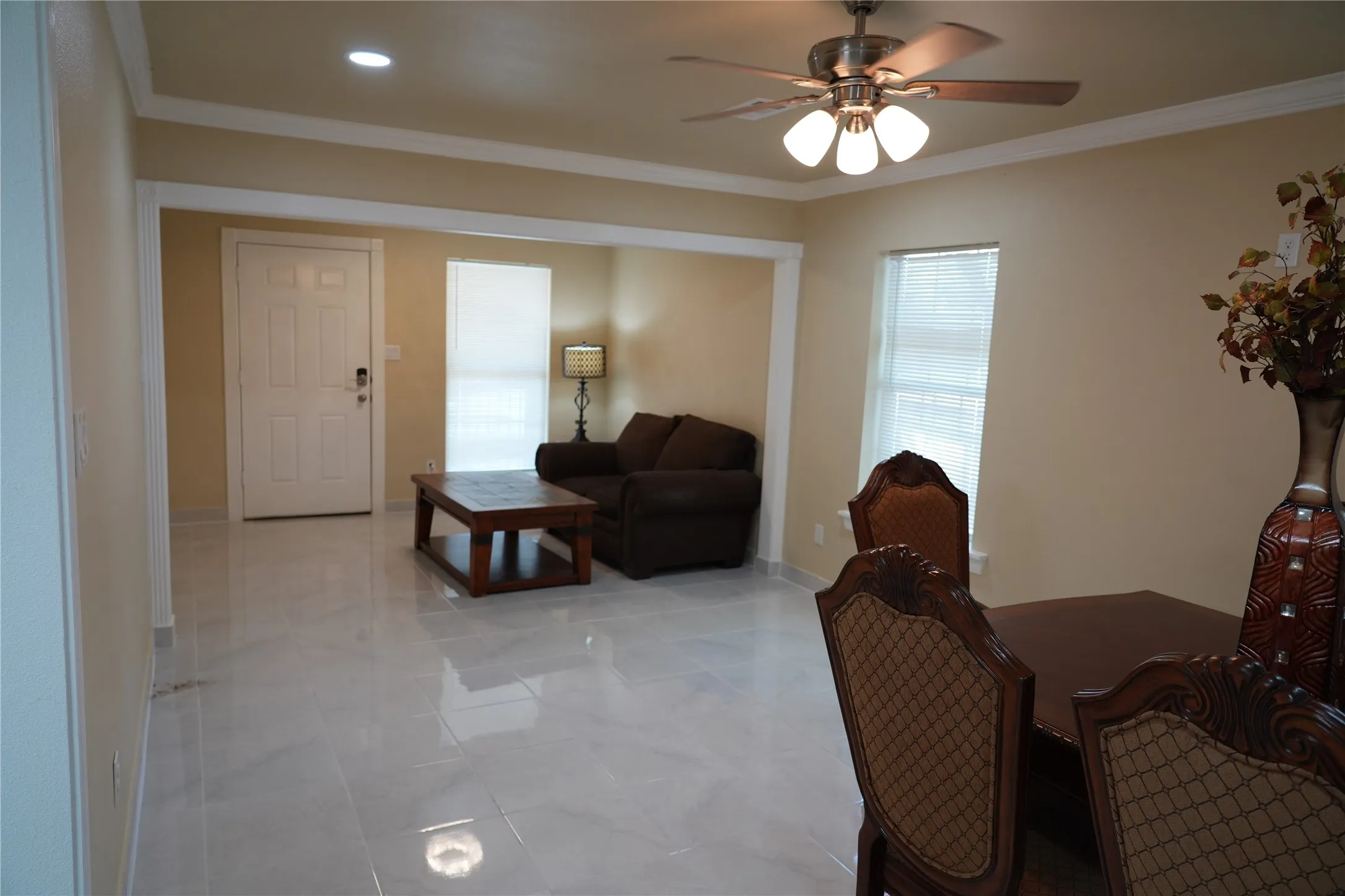Single Family Residence For Sale in Tarrant County , 2313 N Riverside Drive, Fort Worth, Texas 76111, 5 Bedroom, 4 Bathroom, Garage spaces, 1,953 Sqft, built in 1943, mls#21385020, Real Estate Agent in Fort Worth, Homes For Sale in Tarrant county, Homes For Sale in Fort Worth, Realtor in Fort Worth Texas, Real Estate Brokerage Independent Realty Texas, Luminita Cordes Realtor