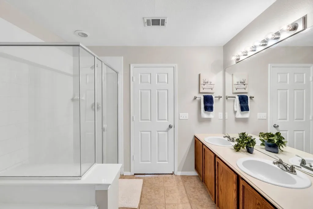 Single Family Residence For Sale in Collin County , 1320 Periwinkle Drive, Wylie, Texas 75098, 4 Bedroom, 2 Bathroom, 2 Garage spaces, 2,124 Sqft, built in 2004, mls#21390544, Real Estate Agent in Wylie, Homes For Sale in Collin county, Homes For Sale in Wylie, Realtor in Wylie Texas, Real Estate Brokerage Independent Realty Texas, Luminita Cordes Realtor