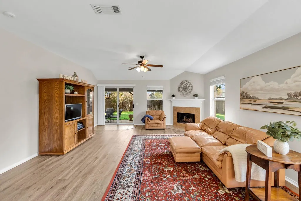 Single Family Residence For Sale in Collin County , 1320 Periwinkle Drive, Wylie, Texas 75098, 4 Bedroom, 2 Bathroom, 2 Garage spaces, 2,124 Sqft, built in 2004, mls#21390544, Real Estate Agent in Wylie, Homes For Sale in Collin county, Homes For Sale in Wylie, Realtor in Wylie Texas, Real Estate Brokerage Independent Realty Texas, Luminita Cordes Realtor