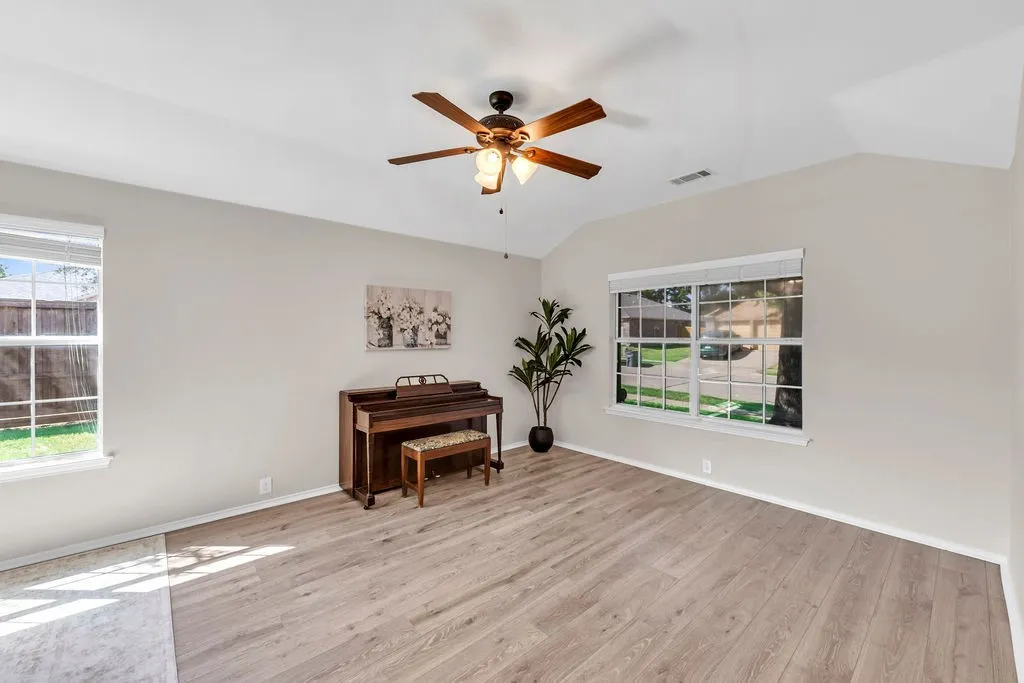Single Family Residence For Sale in Collin County , 1320 Periwinkle Drive, Wylie, Texas 75098, 4 Bedroom, 2 Bathroom, 2 Garage spaces, 2,124 Sqft, built in 2004, mls#21390544, Real Estate Agent in Wylie, Homes For Sale in Collin county, Homes For Sale in Wylie, Realtor in Wylie Texas, Real Estate Brokerage Independent Realty Texas, Luminita Cordes Realtor
