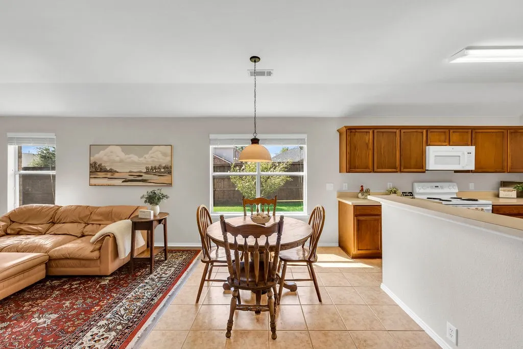 Single Family Residence For Sale in Collin County , 1320 Periwinkle Drive, Wylie, Texas 75098, 4 Bedroom, 2 Bathroom, 2 Garage spaces, 2,124 Sqft, built in 2004, mls#21390544, Real Estate Agent in Wylie, Homes For Sale in Collin county, Homes For Sale in Wylie, Realtor in Wylie Texas, Real Estate Brokerage Independent Realty Texas, Luminita Cordes Realtor