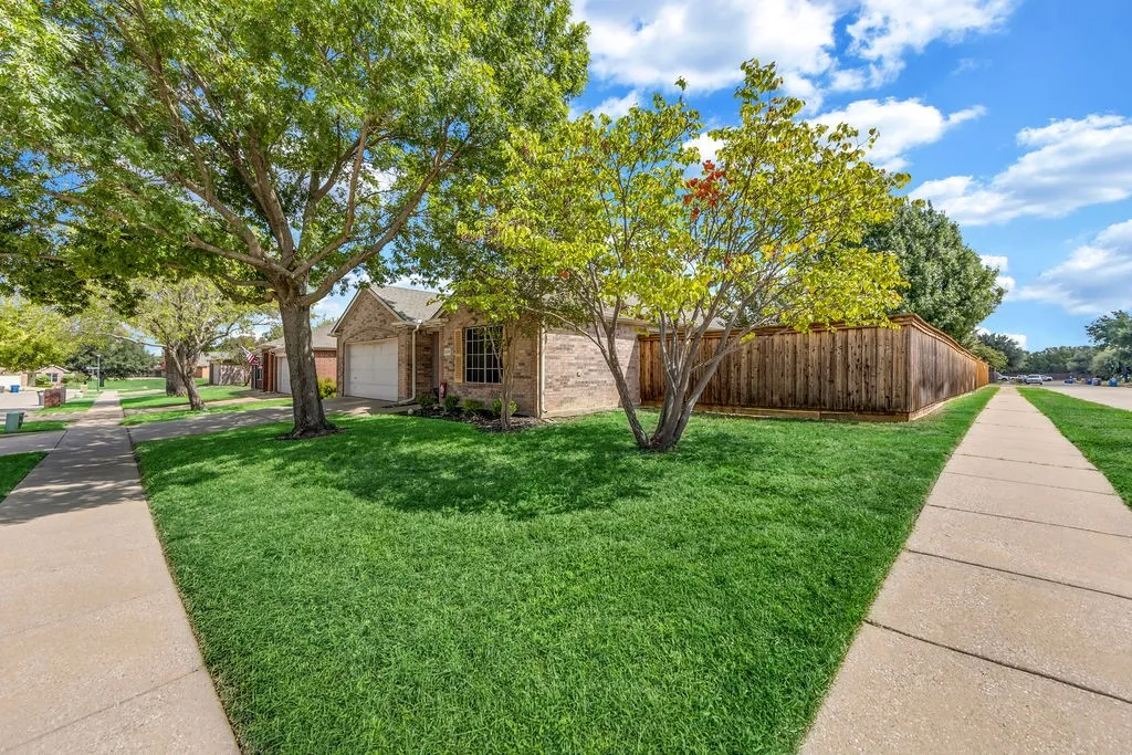 Single Family Residence For Sale in Collin County , 1320 Periwinkle Drive, Wylie, Texas 75098, 4 Bedroom, 2 Bathroom, 2 Garage spaces, 2,124 Sqft, built in 2004, mls#21390544, Real Estate Agent in Wylie, Homes For Sale in Collin county, Homes For Sale in Wylie, Realtor in Wylie Texas, Real Estate Brokerage Independent Realty Texas, Luminita Cordes Realtor