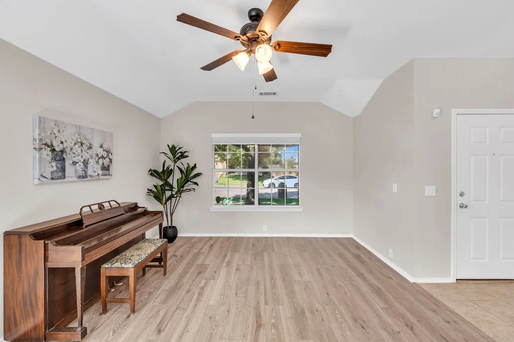 Single Family Residence For Sale in Collin County , 1320 Periwinkle Drive, Wylie, Texas 75098, 4 Bedroom, 2 Bathroom, 2 Garage spaces, 2,124 Sqft, built in 2004, mls#21390544, Real Estate Agent in Wylie, Homes For Sale in Collin county, Homes For Sale in Wylie, Realtor in Wylie Texas, Real Estate Brokerage Independent Realty Texas, Luminita Cordes Realtor