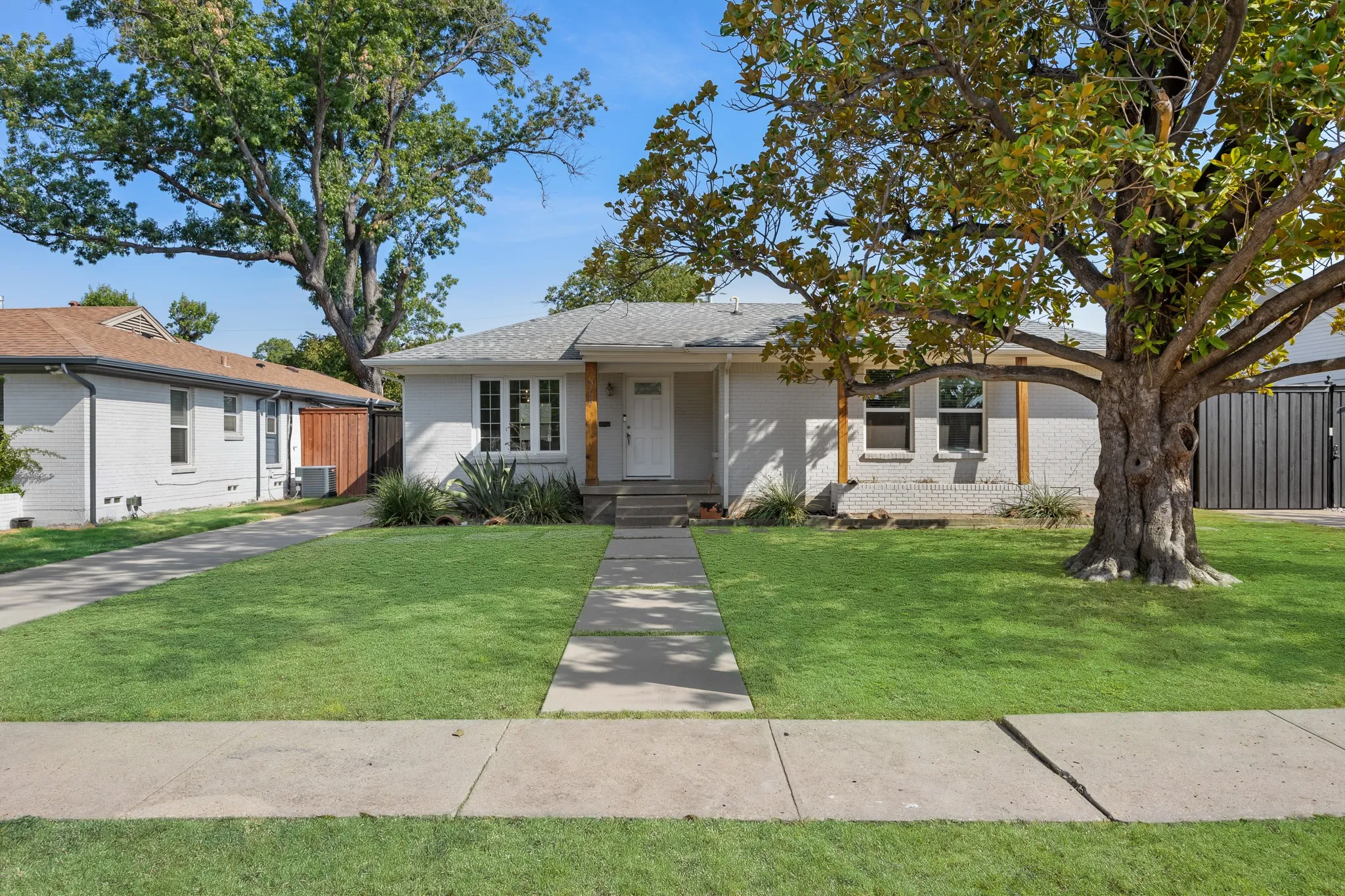 Single Family Residence For Sale in Dallas County , 3727 Hawick Lane, Dallas, Texas 75220, 3 Bedroom, 1 Bathroom, 2 Garage spaces, 1,420 Sqft, built in 1952, mls#21391336, Real Estate Agent in Dallas, Homes For Sale in Dallas county, Homes For Sale in Dallas, Realtor in Dallas Texas, Real Estate Brokerage Independent Realty Texas, Luminita Cordes Realtor