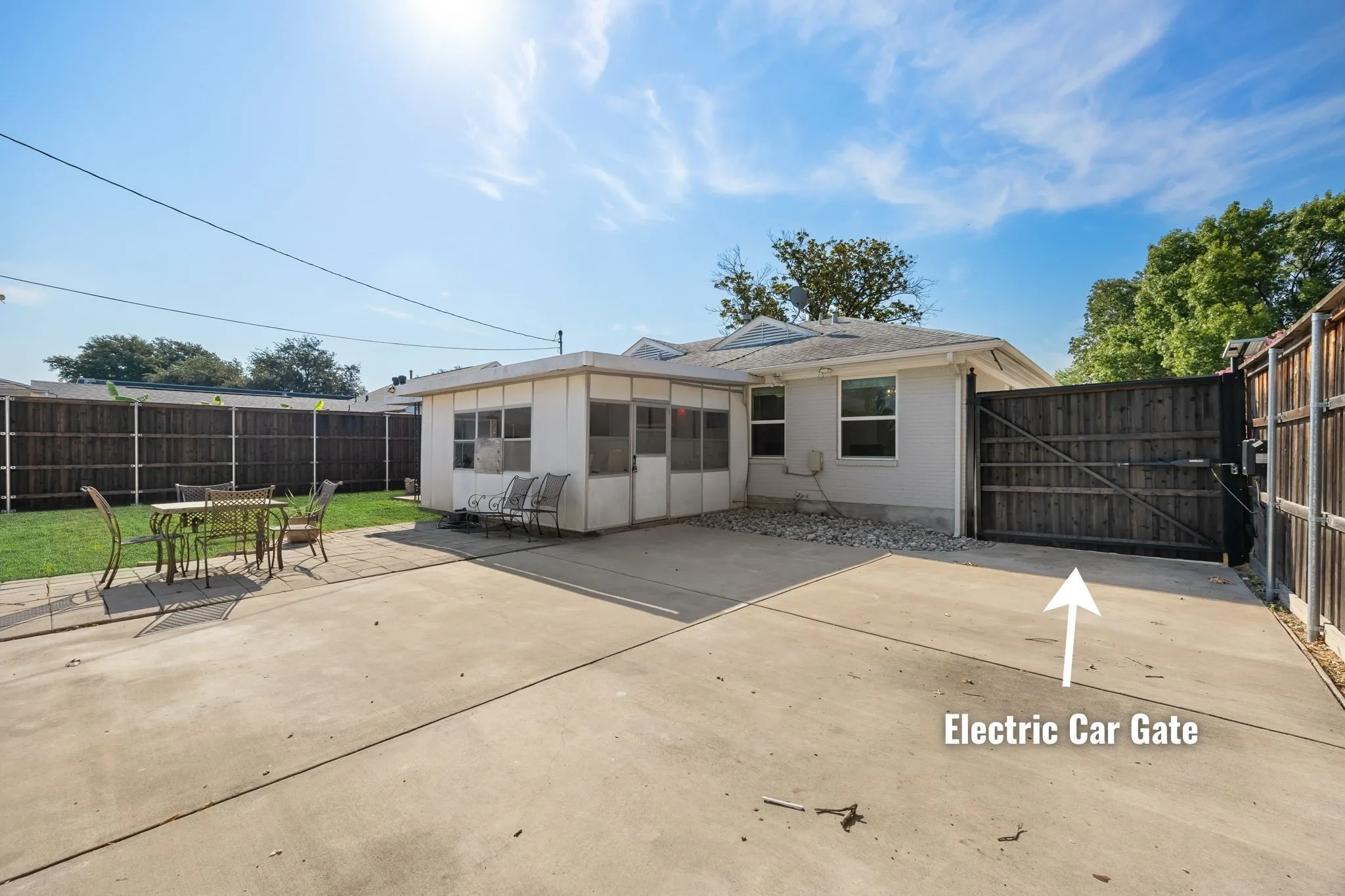Single Family Residence For Sale in Dallas County , 3727 Hawick Lane, Dallas, Texas 75220, 3 Bedroom, 1 Bathroom, 2 Garage spaces, 1,420 Sqft, built in 1952, mls#21391336, Real Estate Agent in Dallas, Homes For Sale in Dallas county, Homes For Sale in Dallas, Realtor in Dallas Texas, Real Estate Brokerage Independent Realty Texas, Luminita Cordes Realtor