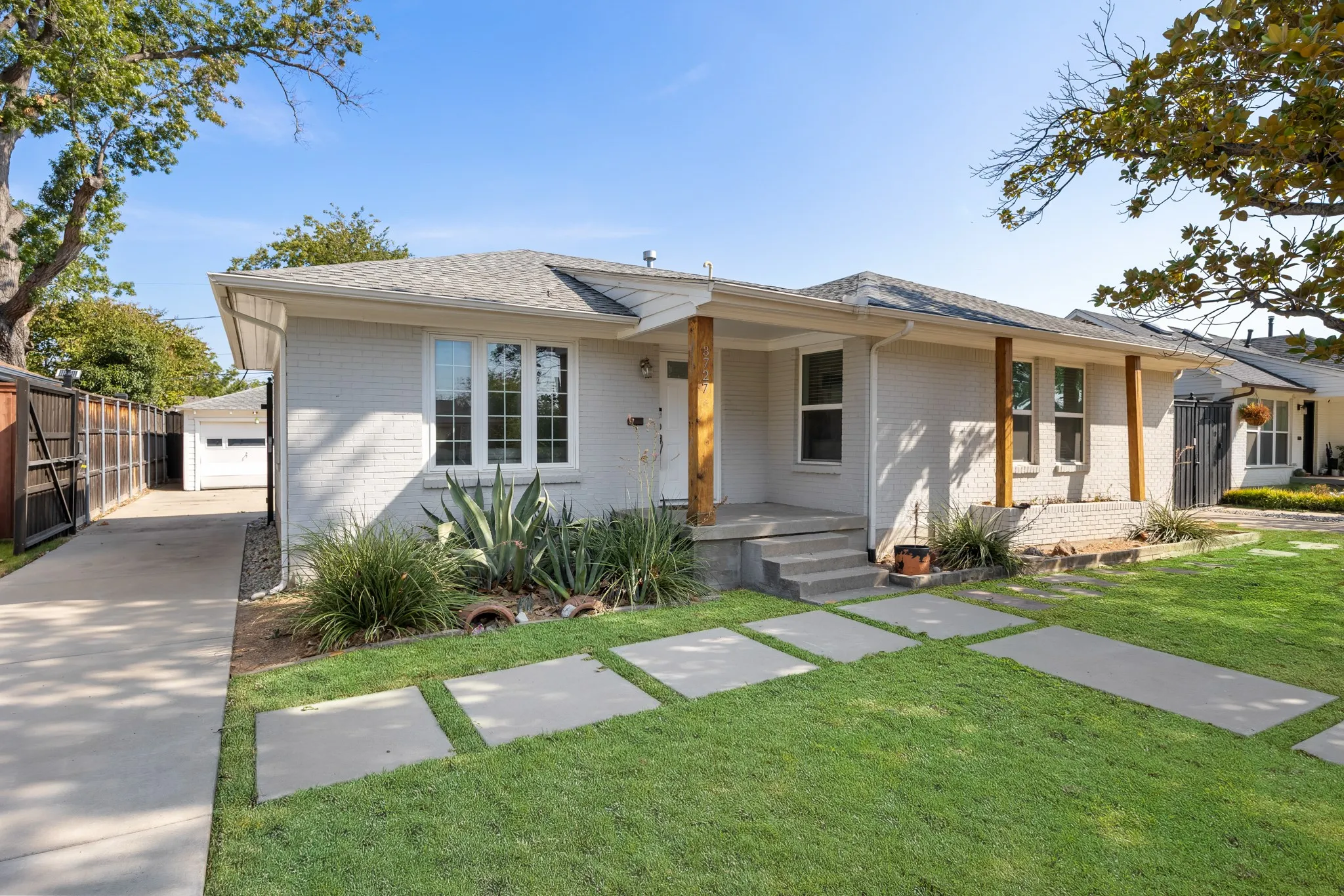 Single Family Residence For Sale in Dallas County , 3727 Hawick Lane, Dallas, Texas 75220, 3 Bedroom, 1 Bathroom, 2 Garage spaces, 1,420 Sqft, built in 1952, mls#21391336, Real Estate Agent in Dallas, Homes For Sale in Dallas county, Homes For Sale in Dallas, Realtor in Dallas Texas, Real Estate Brokerage Independent Realty Texas, Luminita Cordes Realtor
