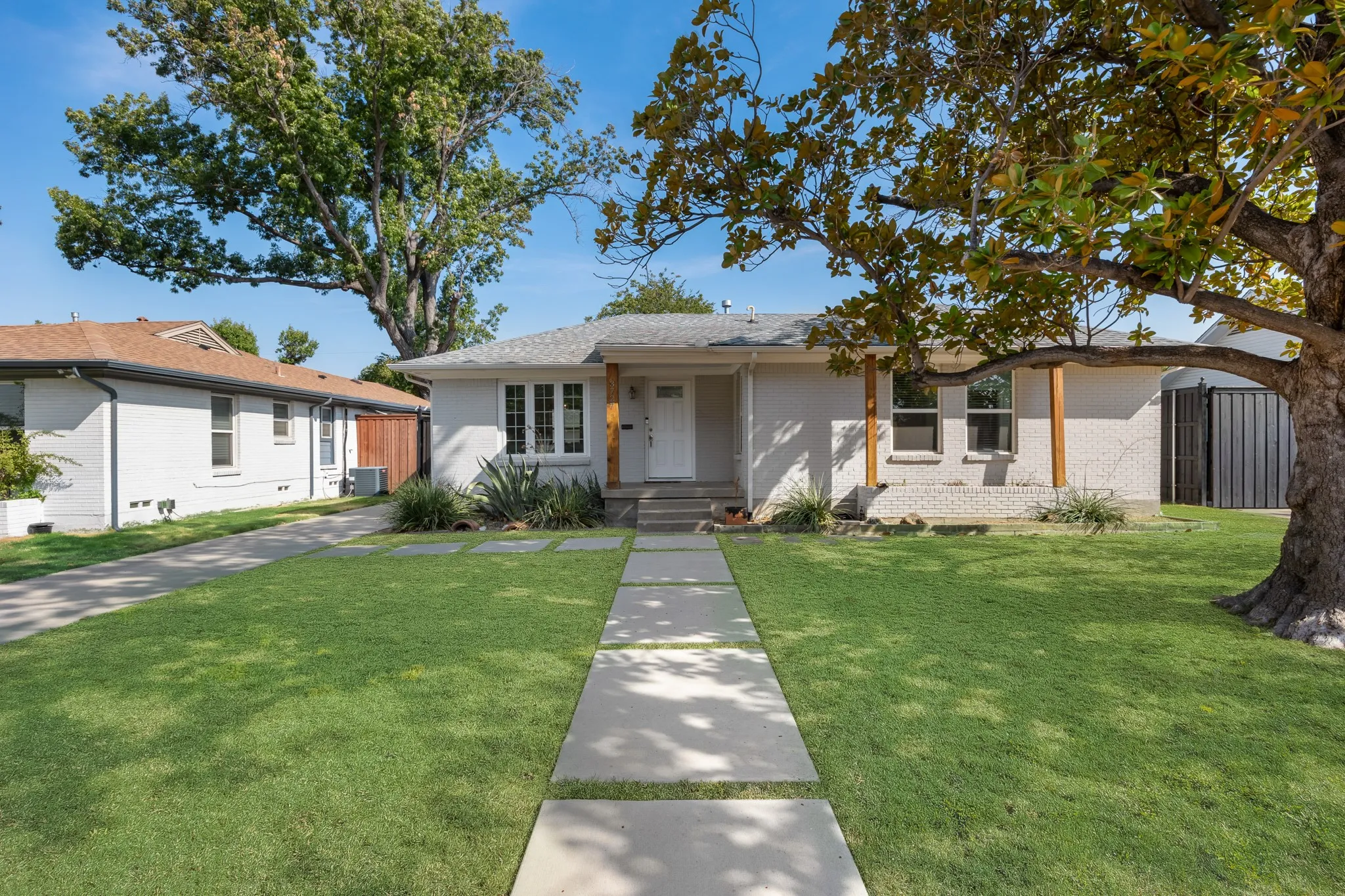 Single Family Residence For Sale in Dallas County , 3727 Hawick Lane, Dallas, Texas 75220, 3 Bedroom, 1 Bathroom, 2 Garage spaces, 1,420 Sqft, built in 1952, mls#21391336, Real Estate Agent in Dallas, Homes For Sale in Dallas county, Homes For Sale in Dallas, Realtor in Dallas Texas, Real Estate Brokerage Independent Realty Texas, Luminita Cordes Realtor