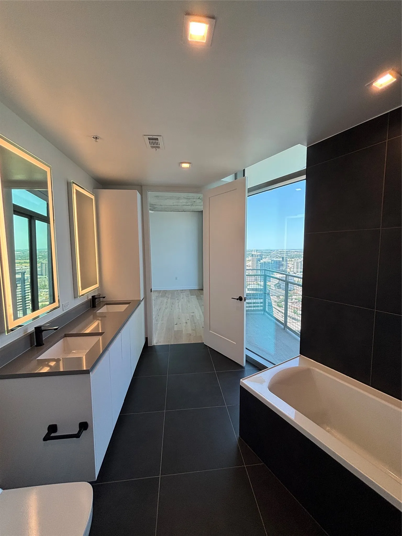 Apartment For Rent in Dallas County , 1801 N Pearl Street 3909, Dallas, Texas 75201, 2 Bedroom, 3 Bathroom, 2 Garage spaces, 1,459 Sqft, built in 2021, mls#21391496, Real Estate Agent in Dallas, Homes For Rent in Dallas county, Homes For Rent in Dallas, Realtor in Dallas Texas, Real Estate Brokerage Independent Realty Texas, Luminita Cordes Realtor