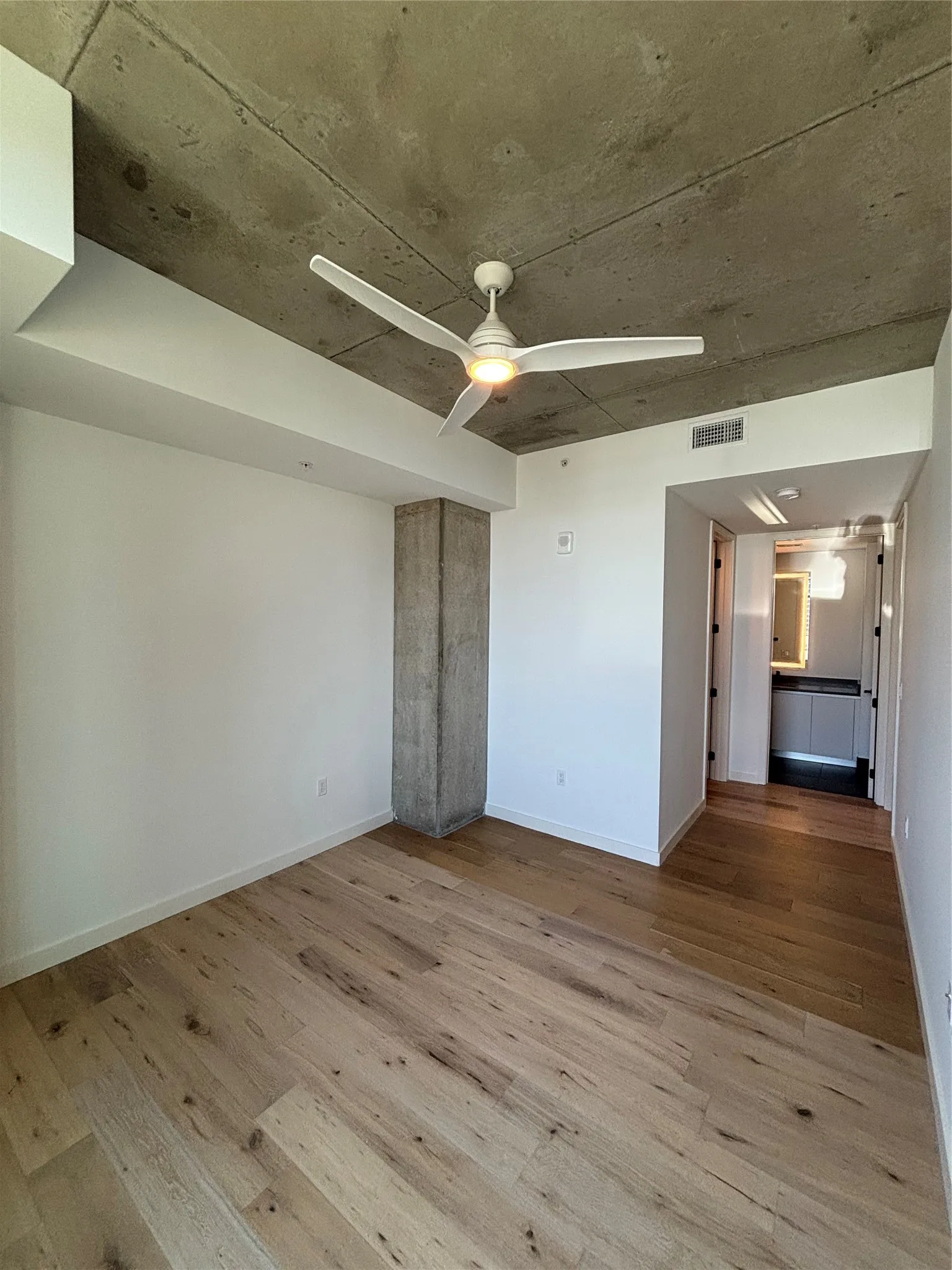Apartment For Rent in Dallas County , 1801 N Pearl Street 3909, Dallas, Texas 75201, 2 Bedroom, 3 Bathroom, 2 Garage spaces, 1,459 Sqft, built in 2021, mls#21391496, Real Estate Agent in Dallas, Homes For Rent in Dallas county, Homes For Rent in Dallas, Realtor in Dallas Texas, Real Estate Brokerage Independent Realty Texas, Luminita Cordes Realtor