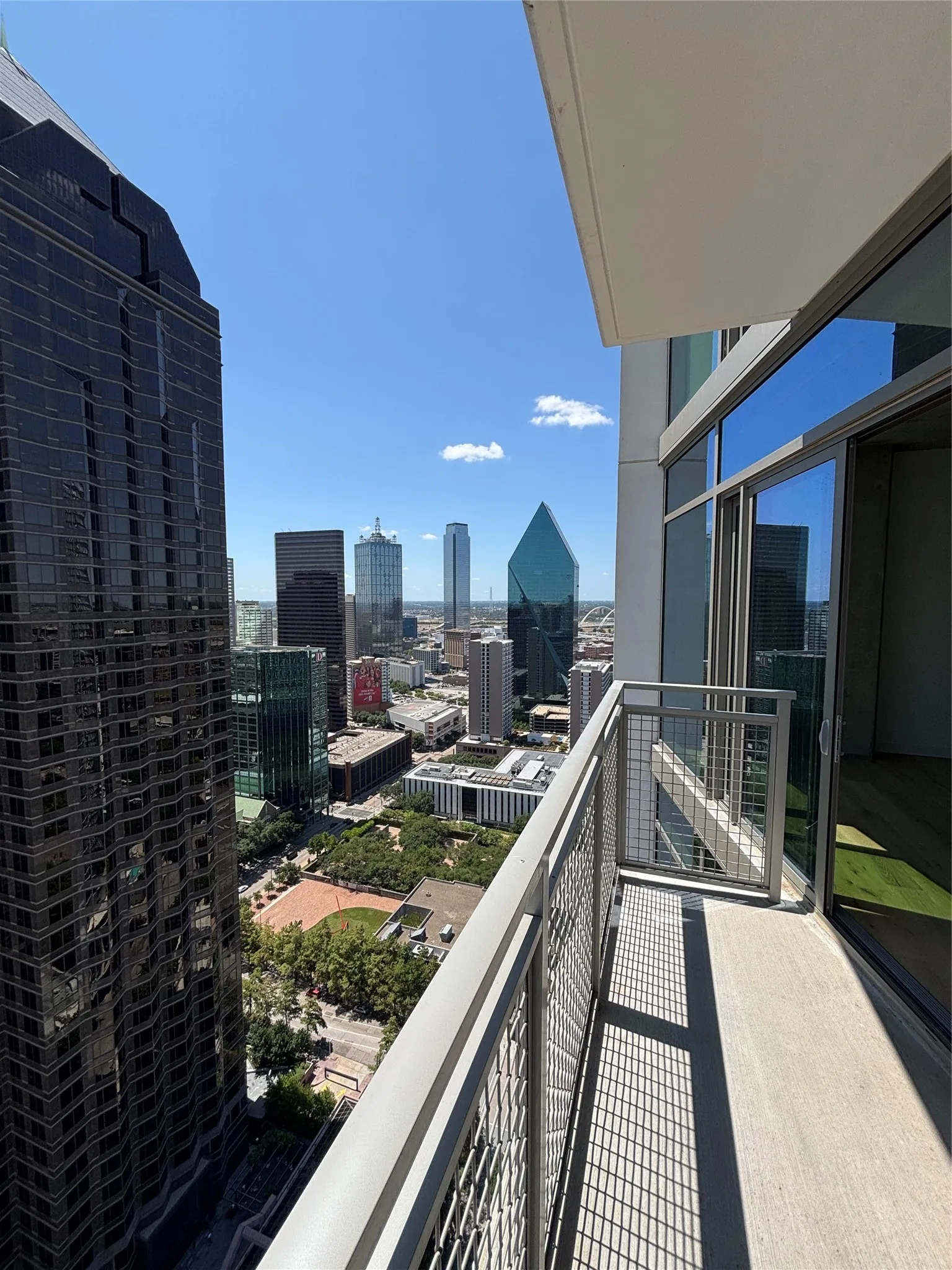 Apartment For Rent in Dallas County , 1801 N Pearl Street 3909, Dallas, Texas 75201, 2 Bedroom, 3 Bathroom, 2 Garage spaces, 1,459 Sqft, built in 2021, mls#21391496, Real Estate Agent in Dallas, Homes For Rent in Dallas county, Homes For Rent in Dallas, Realtor in Dallas Texas, Real Estate Brokerage Independent Realty Texas, Luminita Cordes Realtor