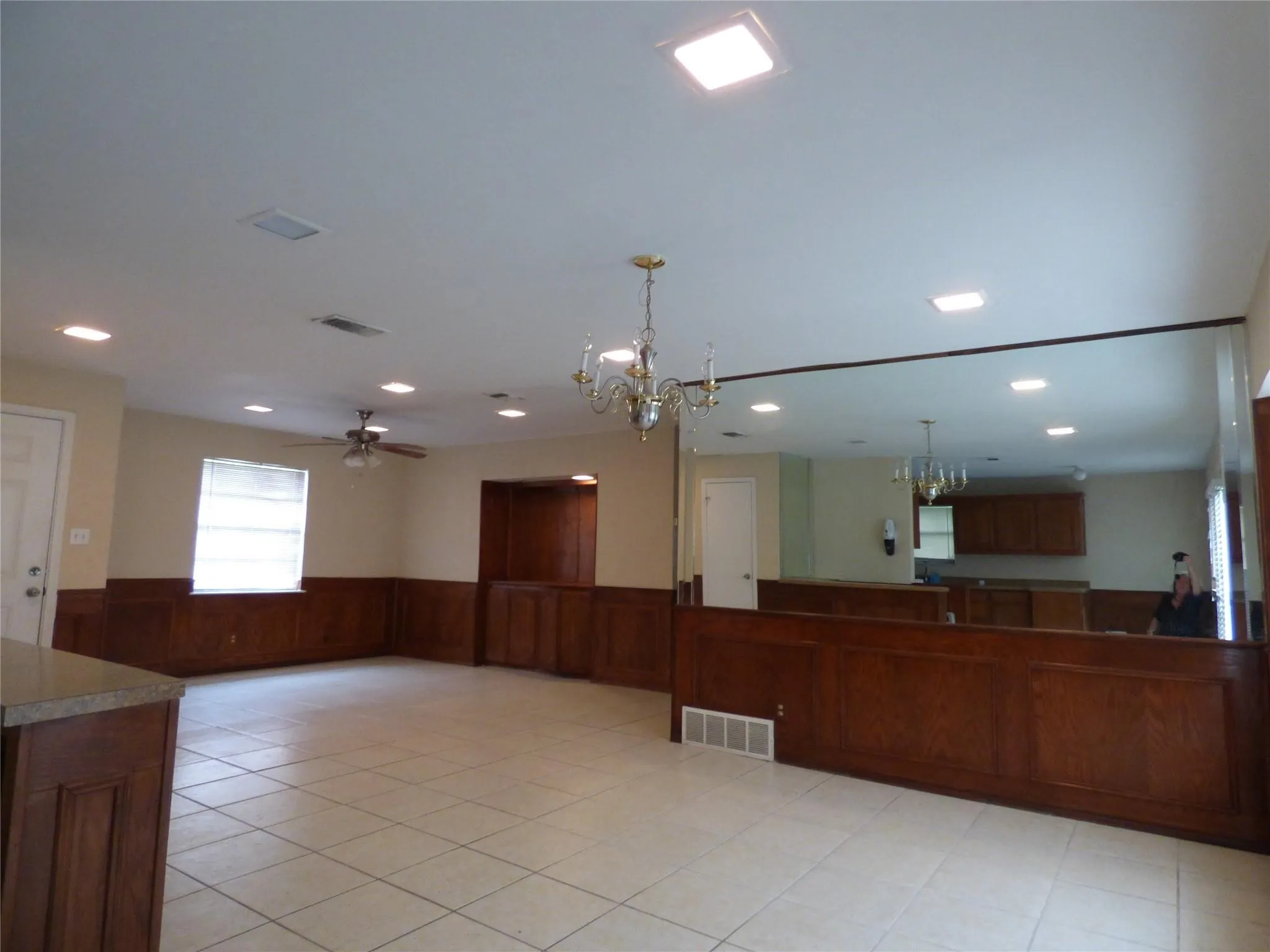 Single Family Residence For Sale in Dallas County , 502 Moonlight Drive, Garland, Texas 75040, 3 Bedroom, 2 Bathroom, 1 Garage spaces, 1,496 Sqft, built in 1962, mls#21391500, Real Estate Agent in Garland, Homes For Sale in Dallas county, Homes For Sale in Garland, Realtor in Garland Texas, Real Estate Brokerage Independent Realty Texas, Luminita Cordes Realtor